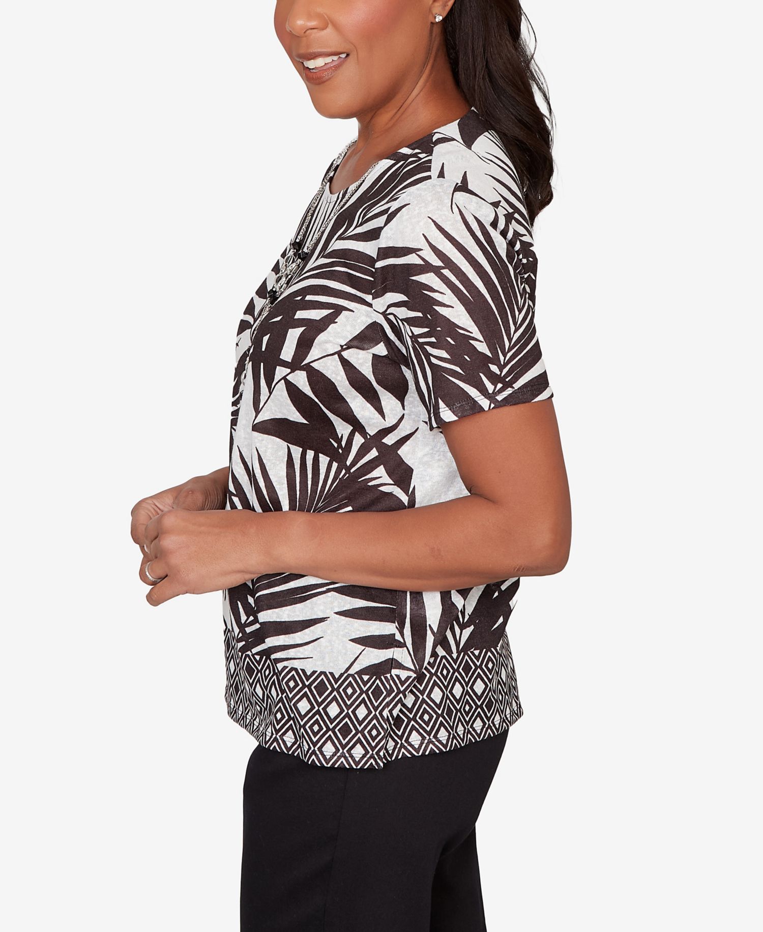 Petite Detail Driven Tropical Diamond Border Crewneck T-Shirt with Necklace