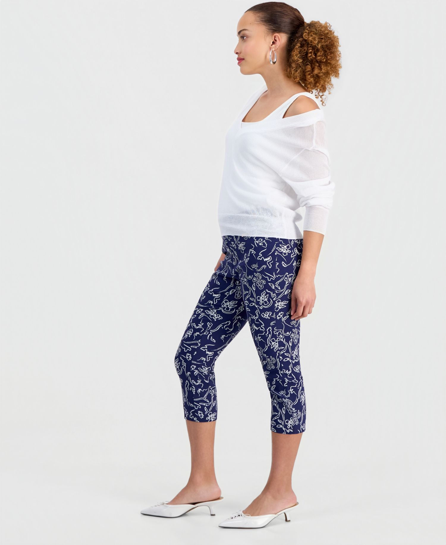 Petite Tummy-Control Pull-On Capri Pants