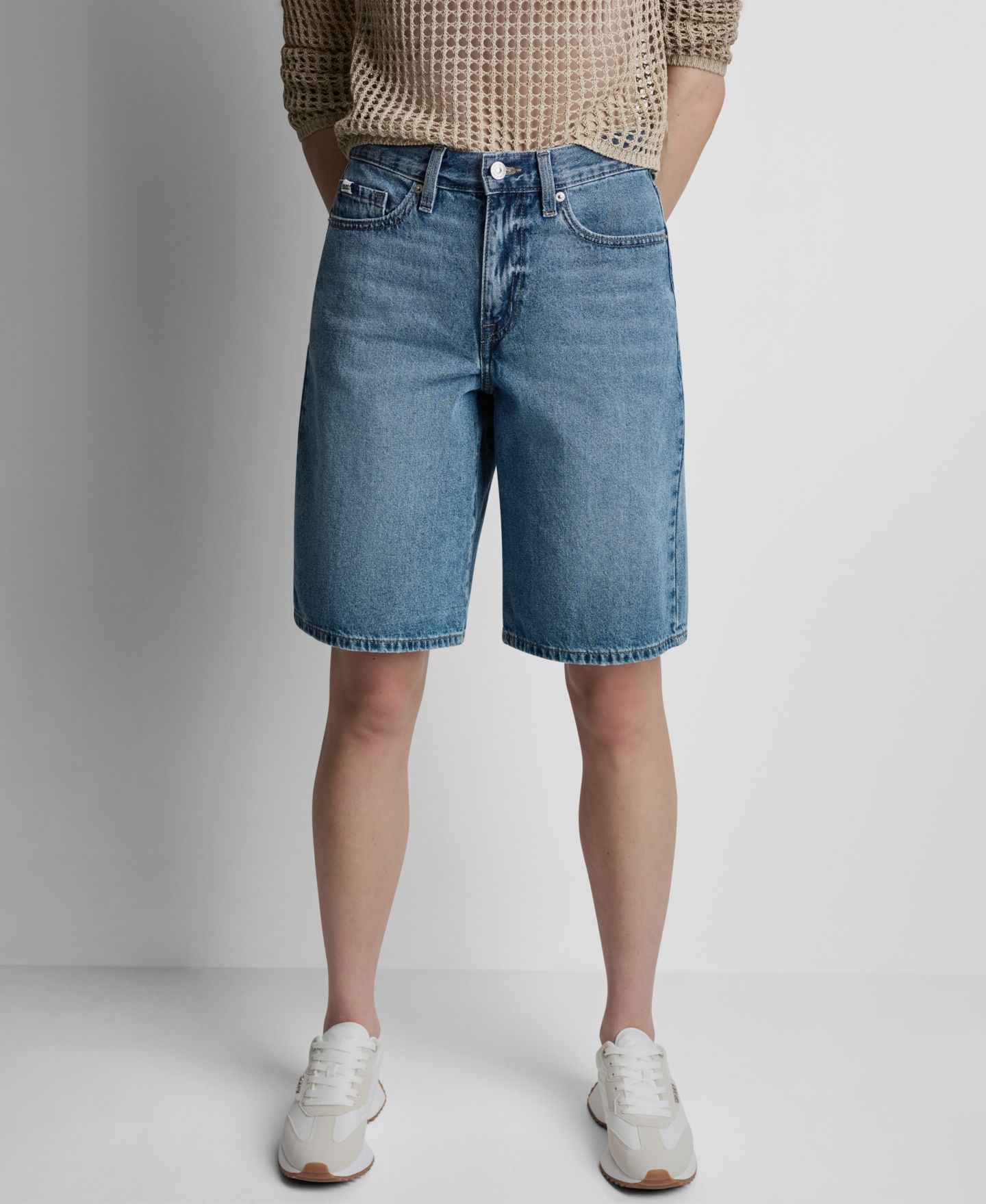 Женские шорты DKNY Jeans Mid-Rise Denim Bermuda, цвет: Oed - Crown Street — фото 1