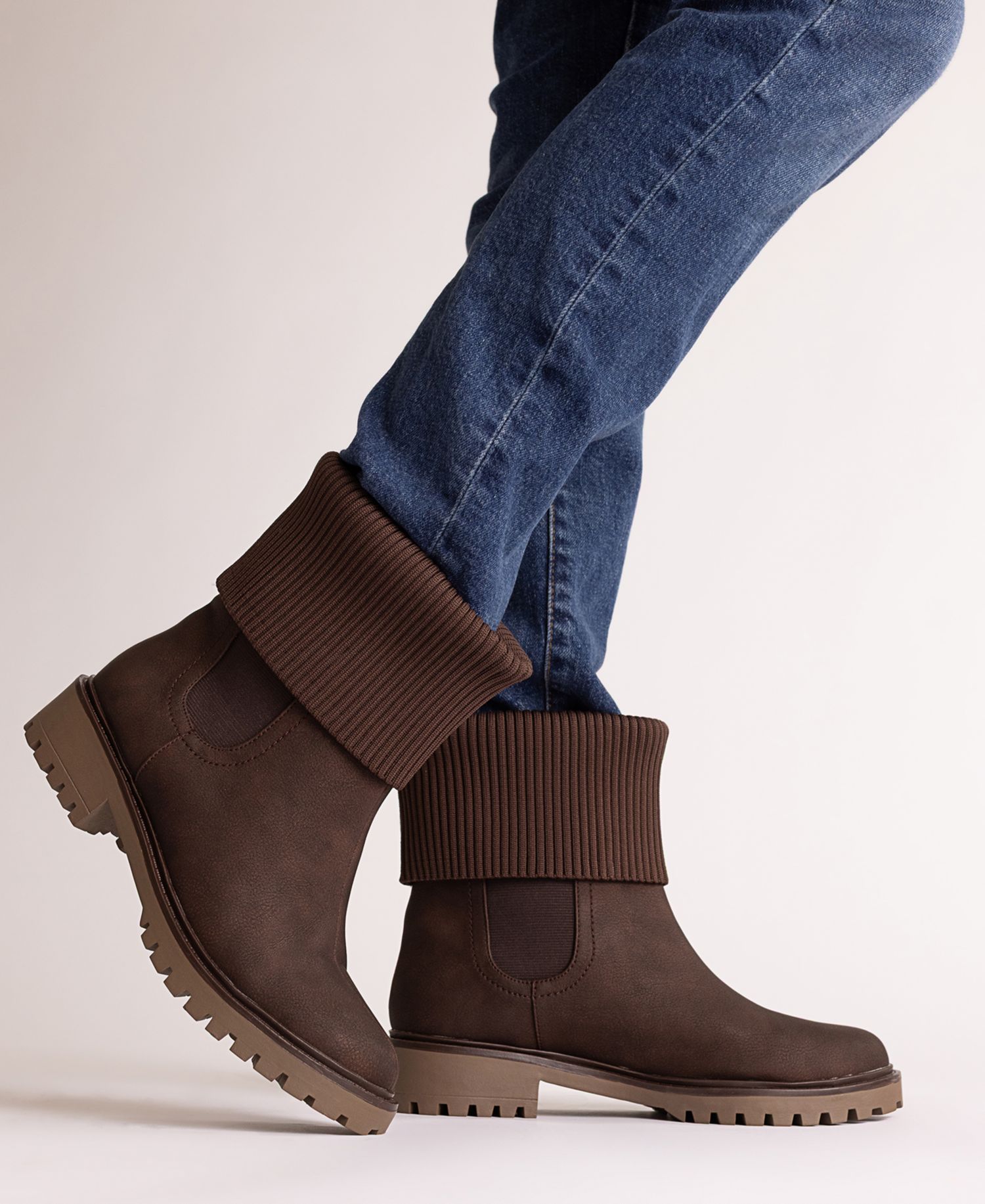 Women's Isabeau Casual Comfort Chelsea Boots