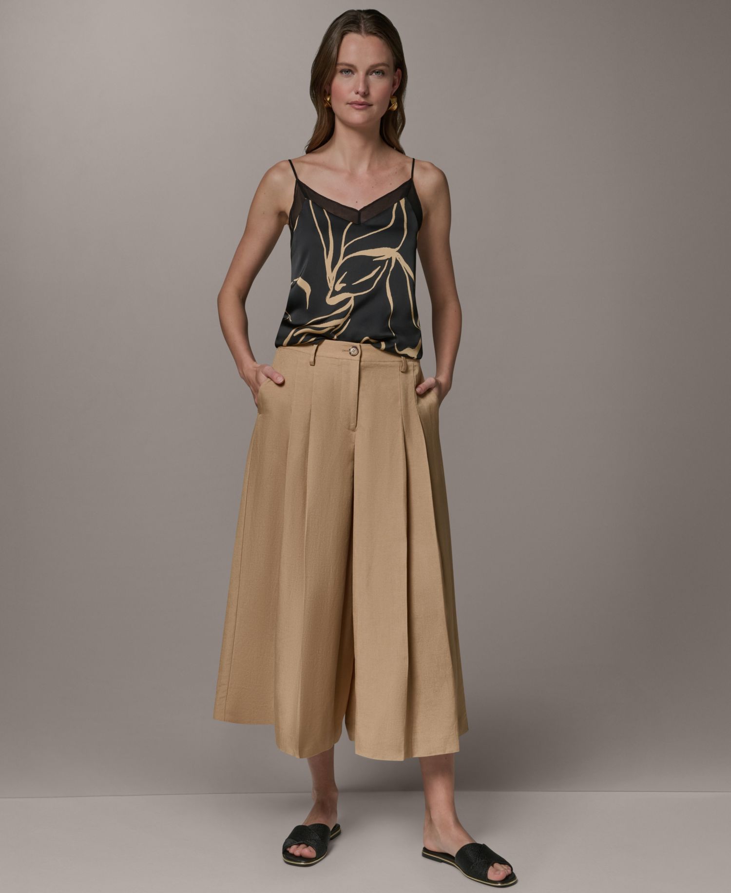 Women's Front Hand Pocket Pleated Pants