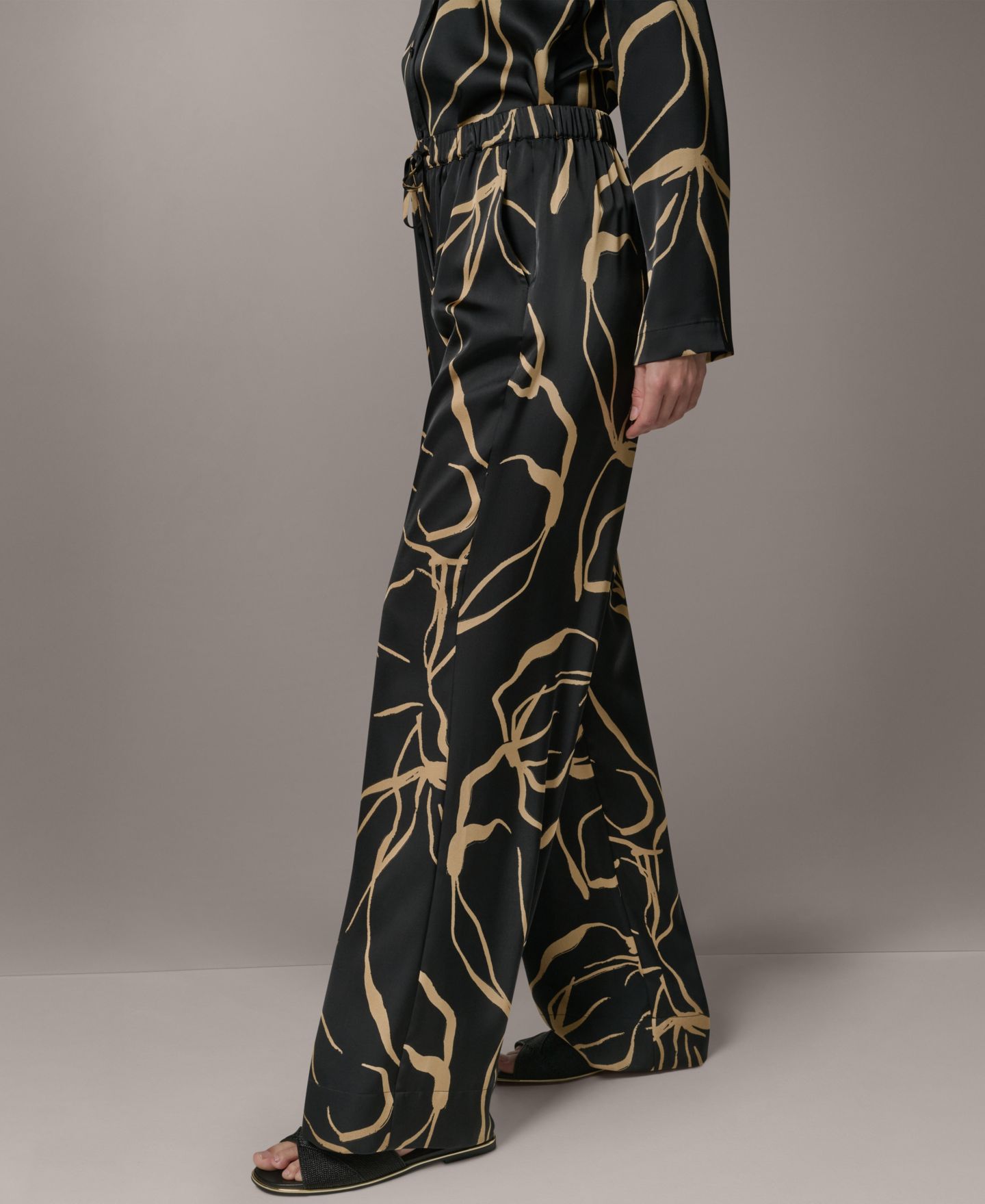 Женские брюки Donna Karan New York Printed Wide-Leg Pull-On, цвет: Чёрный / Палевый — фото 5