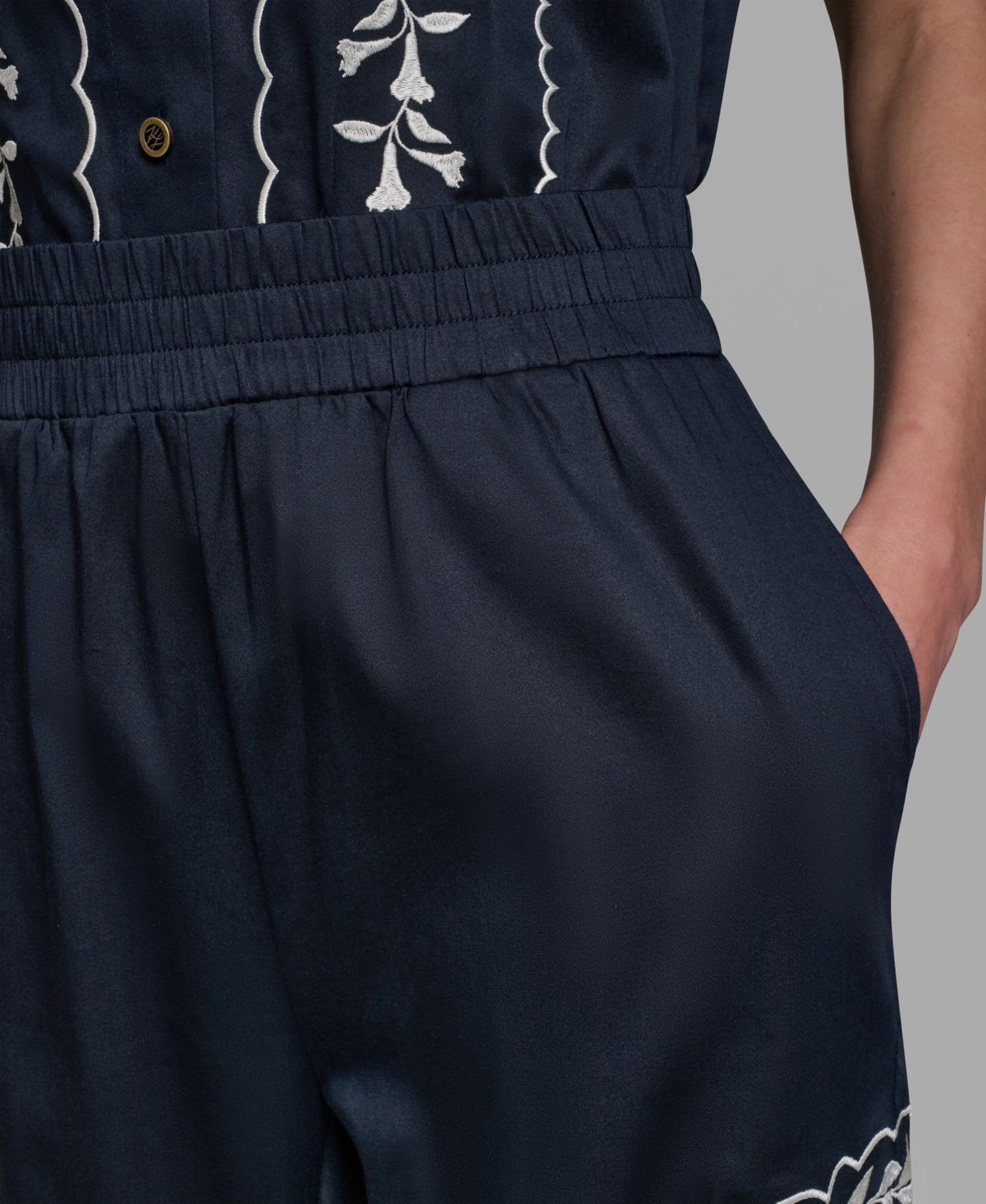 Женские брюки KARL LAGERFELD PARIS Mid-Rise Embroidery, цвет: Тёмно-синий — фото 8