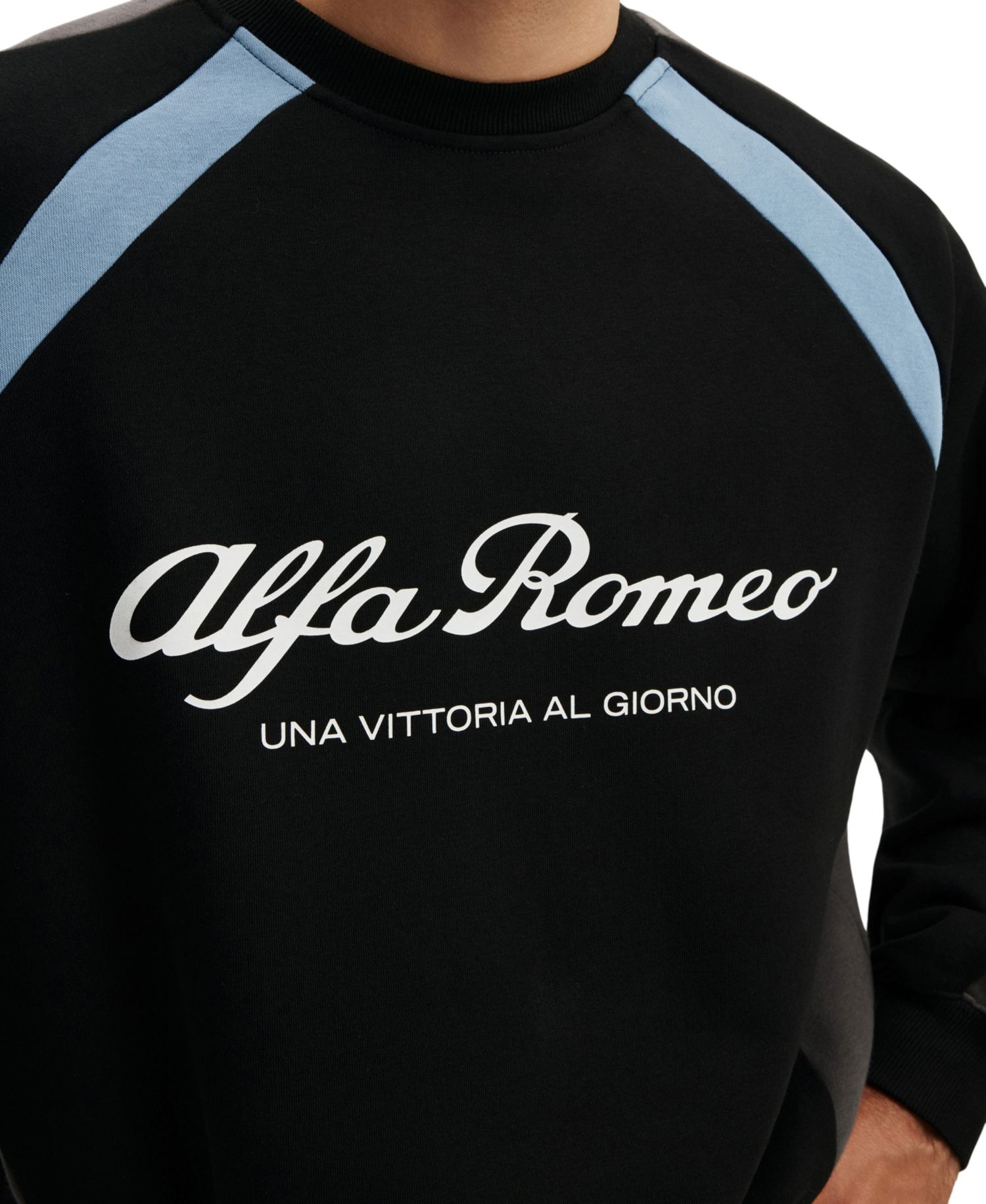 Men's Modern Box-Fit Alfa Romeo Long-Sleeve Sweatshirt