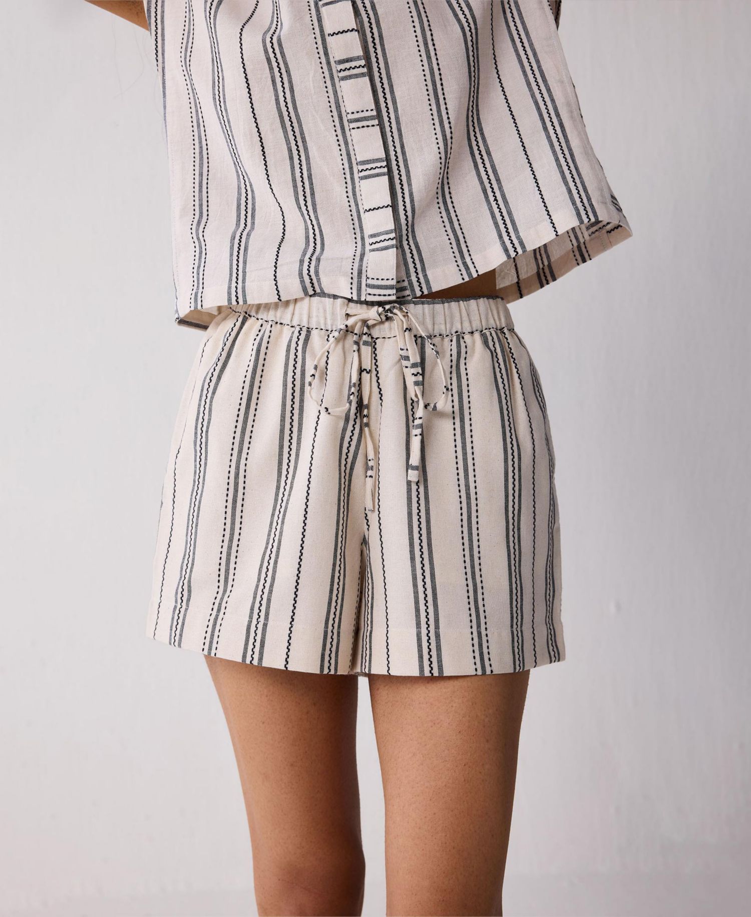 Women's Regular Drawstring Shorts in Stripes
