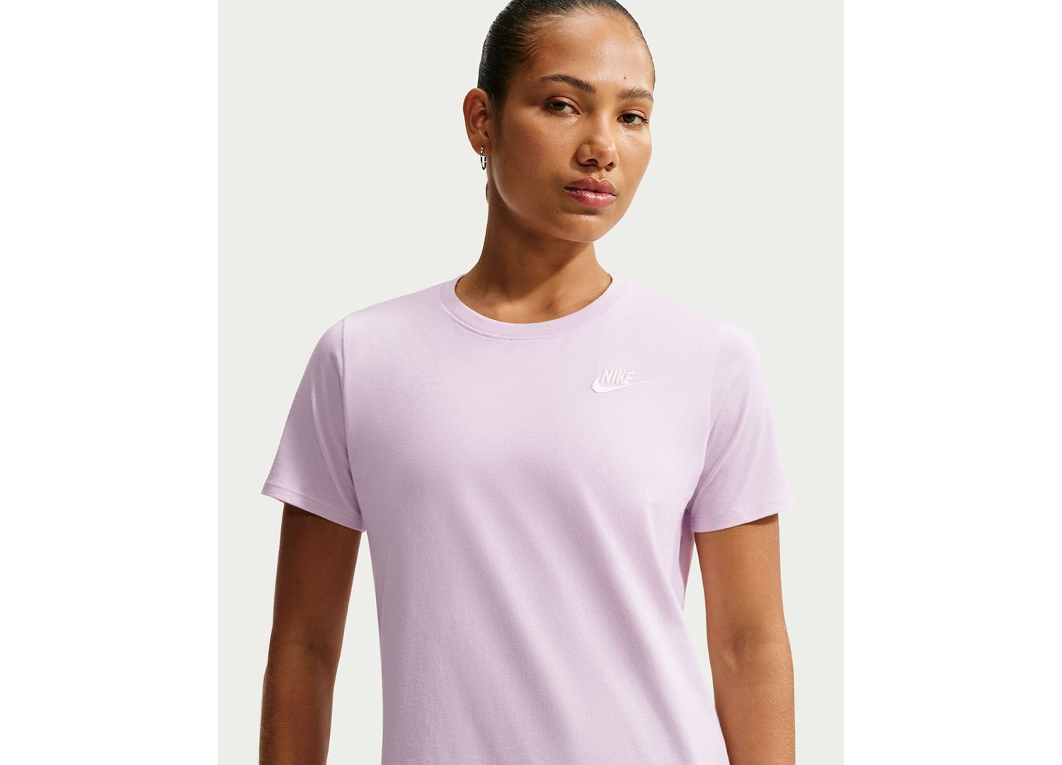Plus Sportswear Club Essentials T-Shirt