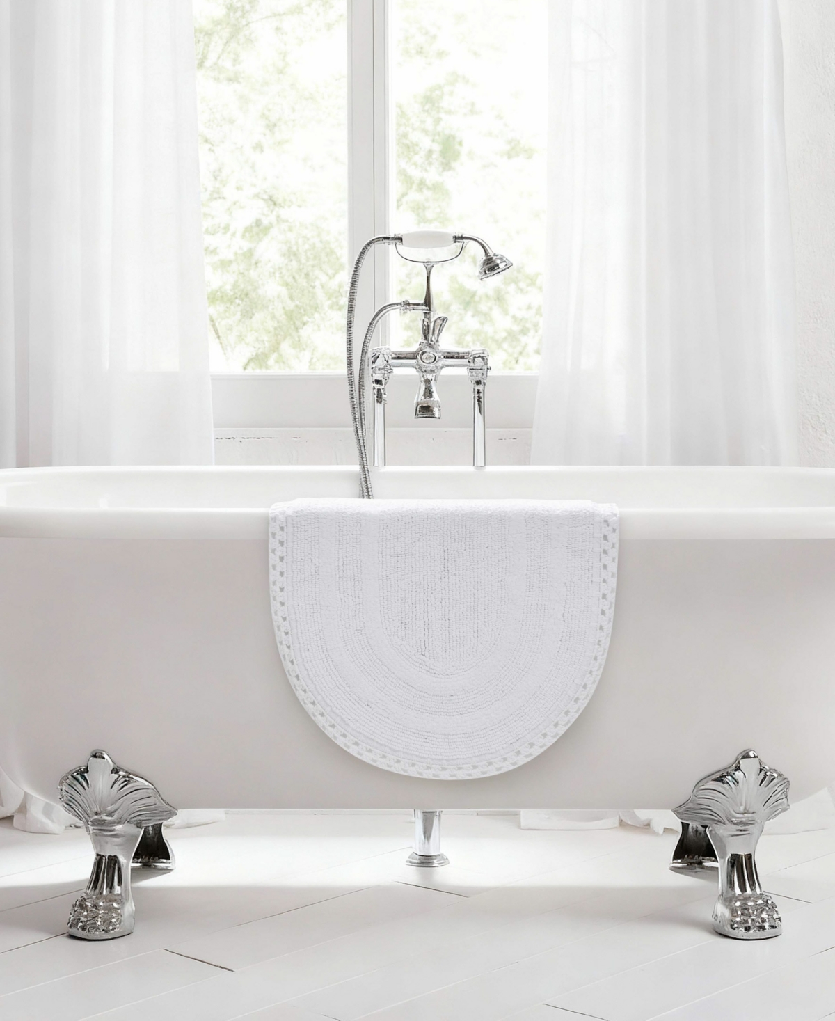 Laura Ashley Camilla Crochet Border Oval Bath Mat
