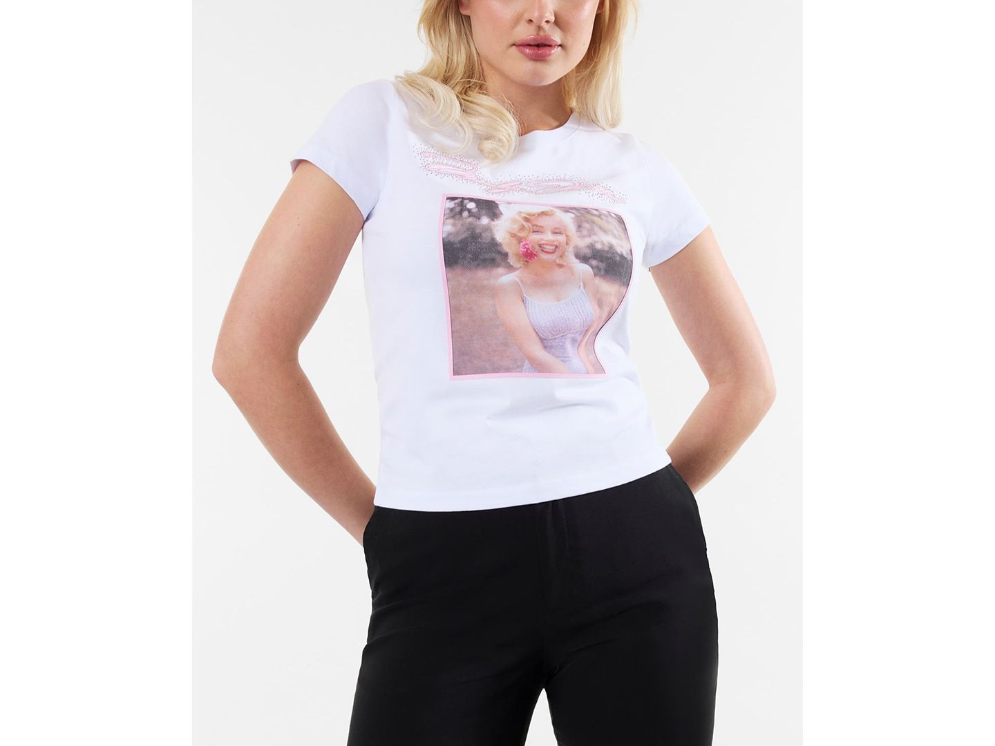 Женская футболка GUESS Marilyn Short-Sleeve Crewneck Picture Script, цвет: Чистый белый — фото 1
