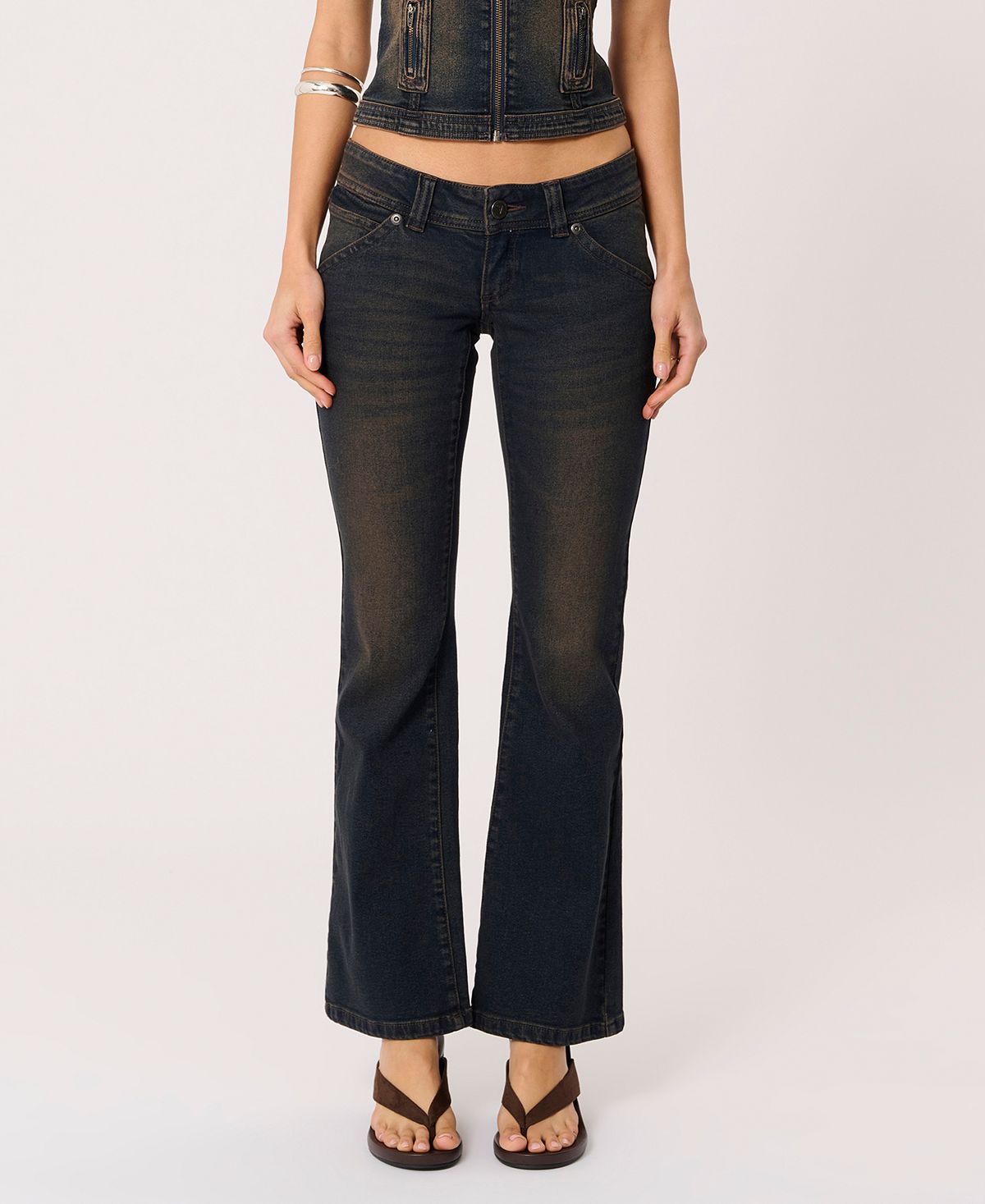 Abrand Women's 00 Bowie Kick-Flare Jeans view 1 — MAYCSS fashion products