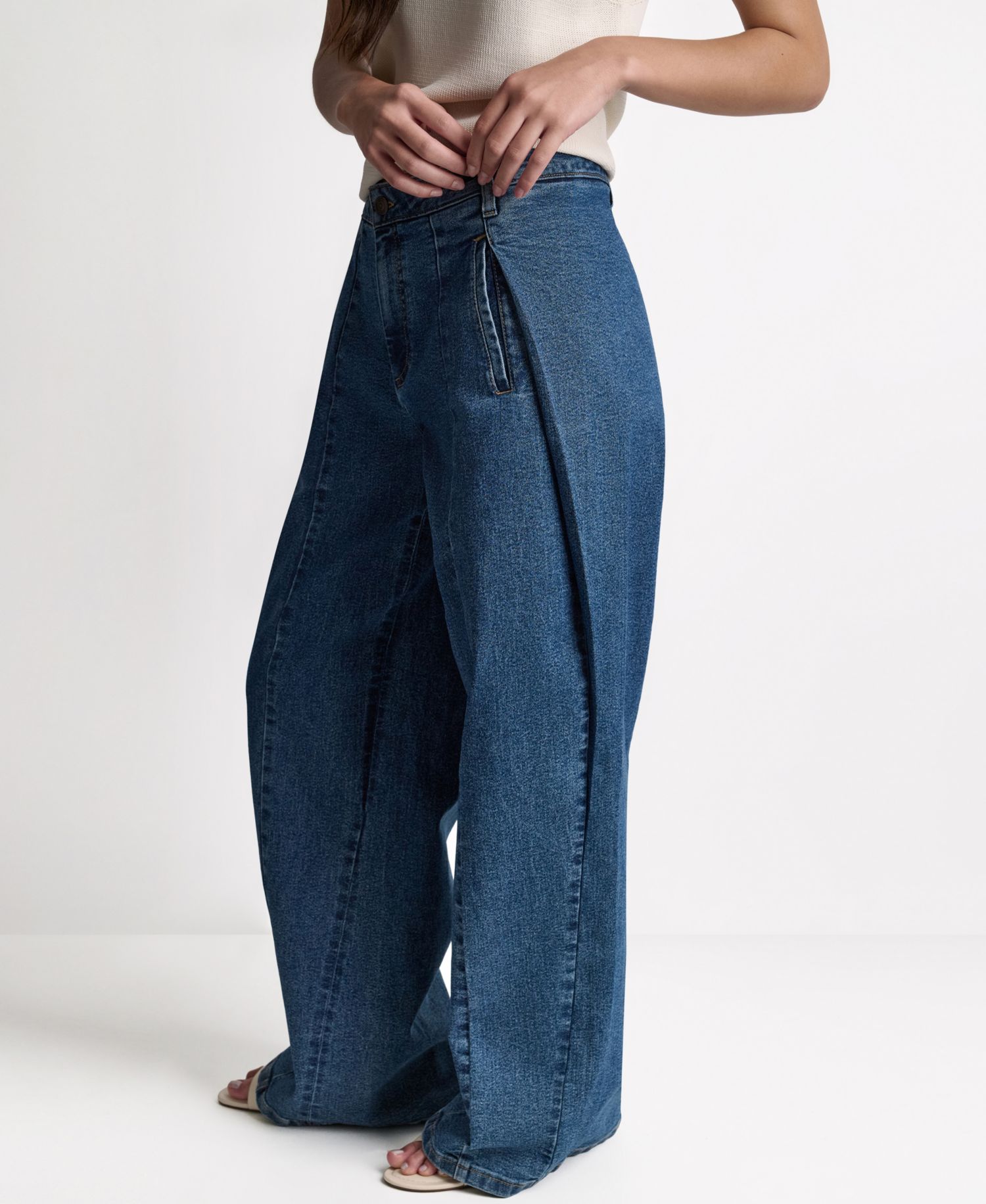 Women's Wide-Leg Loose-Fit Seamed Jeans