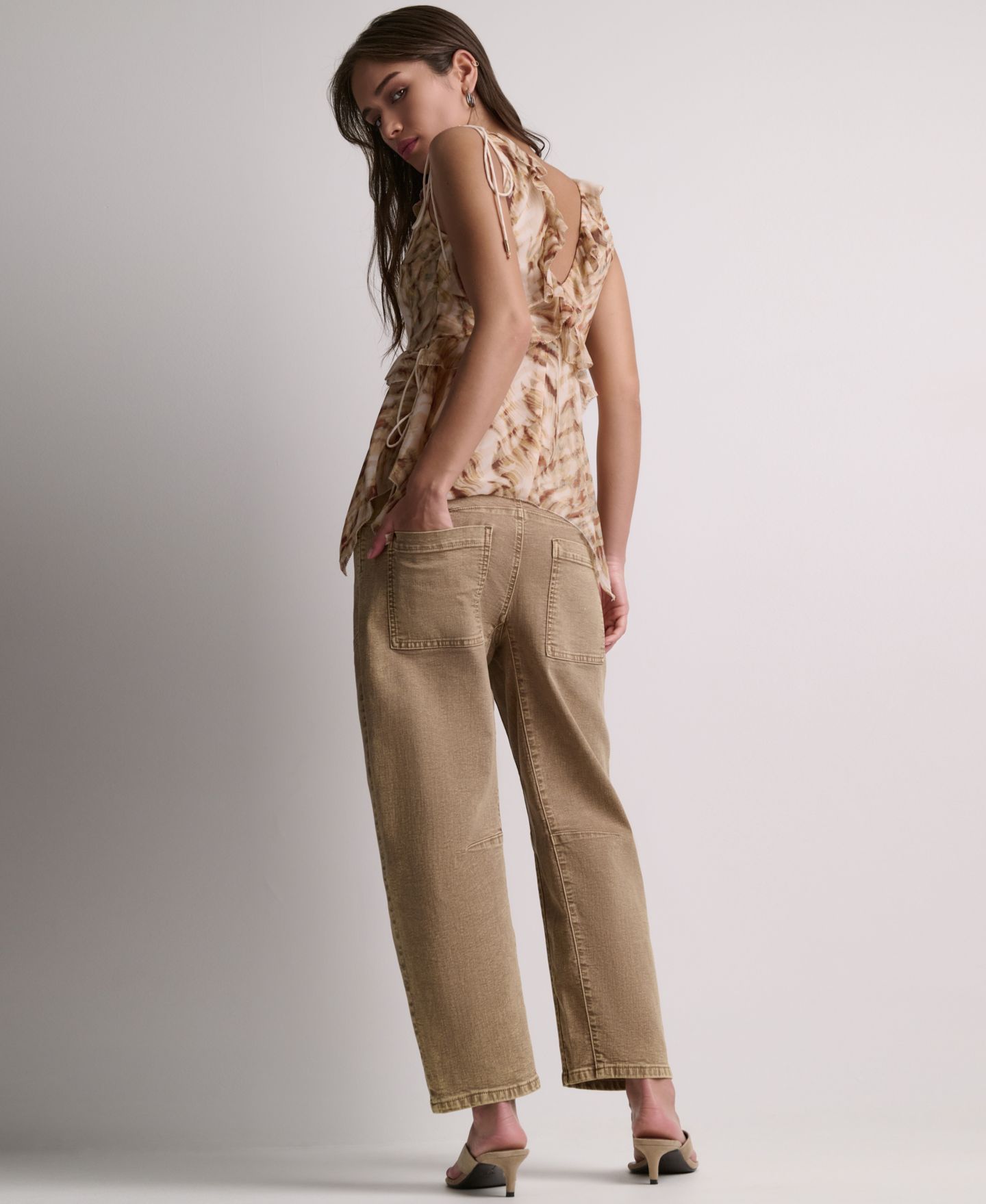 Женские брюки BCBG Mid-Rise Barrel Leg, цвет: Джинсовый — фото 7