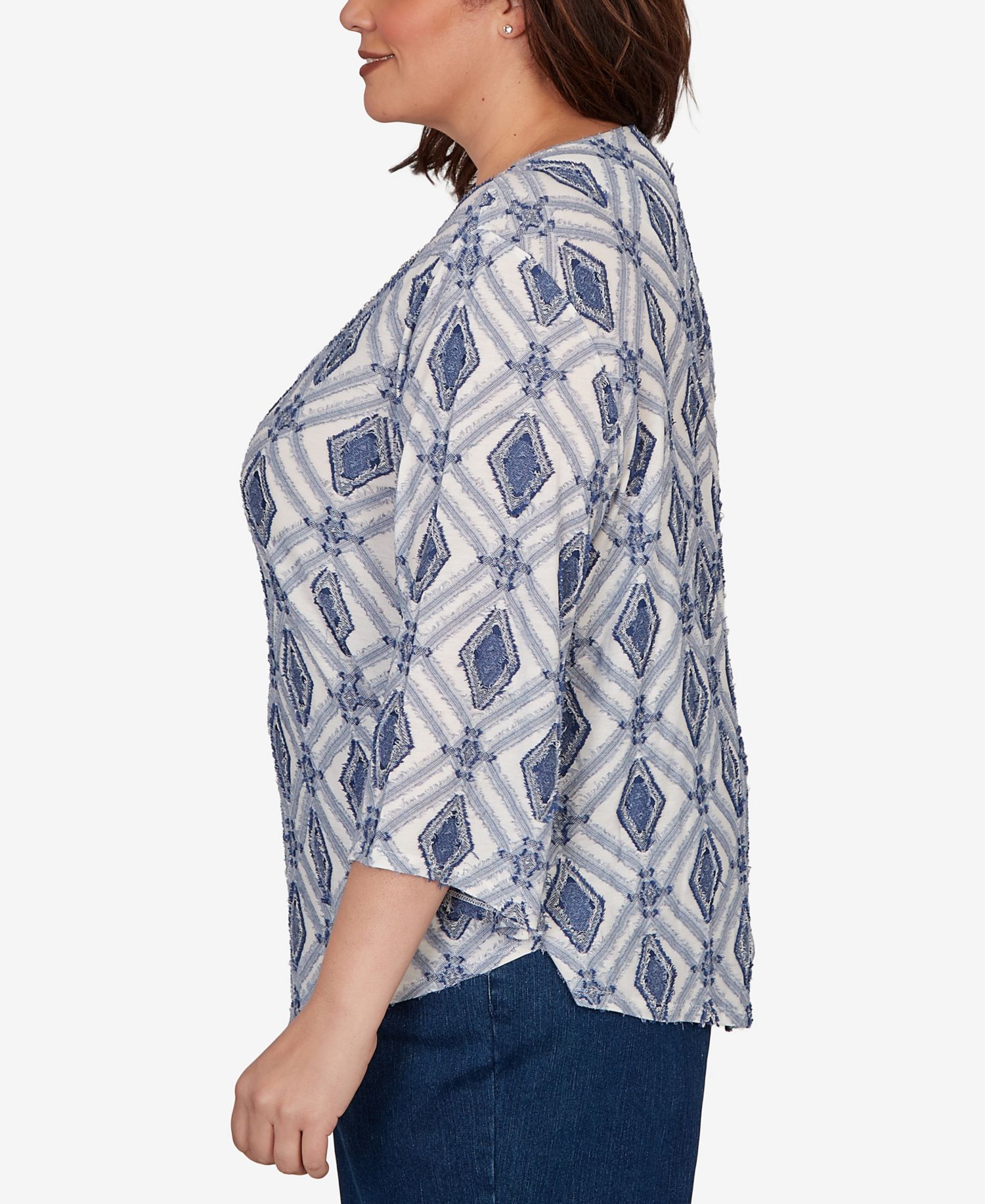 Plus Size Diamond Textured Top with Necklace