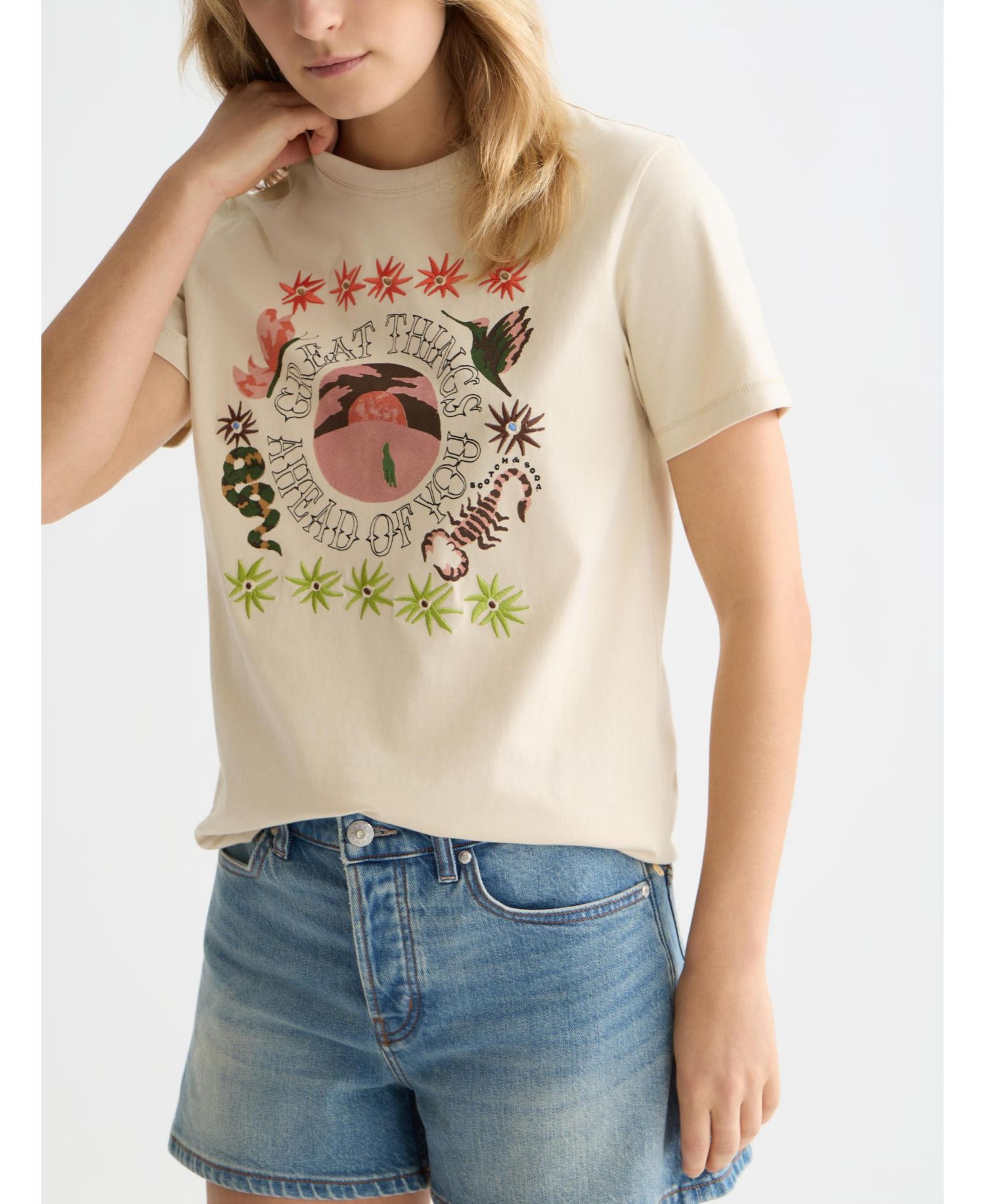 Women's 's Tops and Tees for Embroidered Artwork Regular-Fit T-Shirt