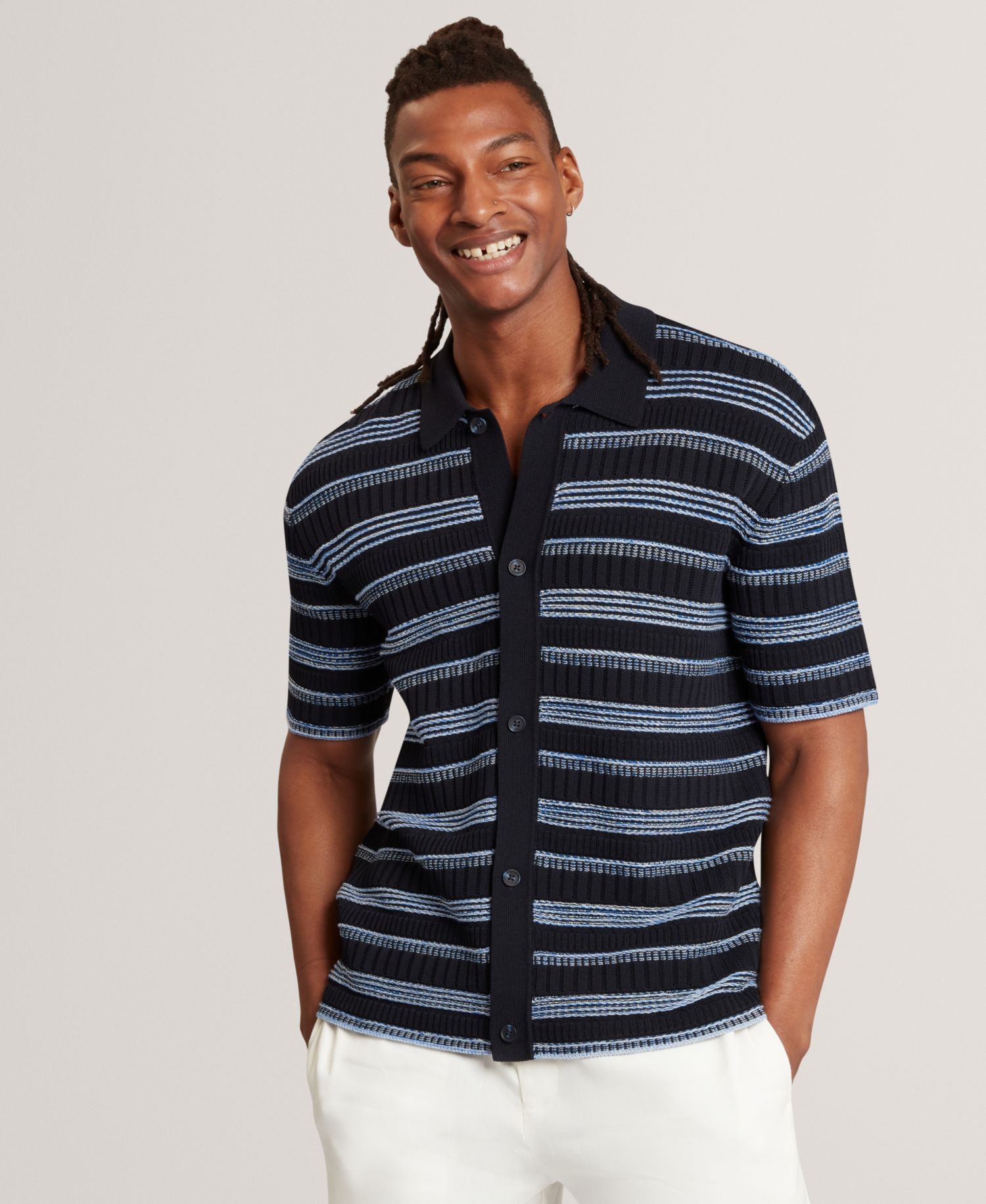 Men's Textured Pattern Short-Sleeve Shirt