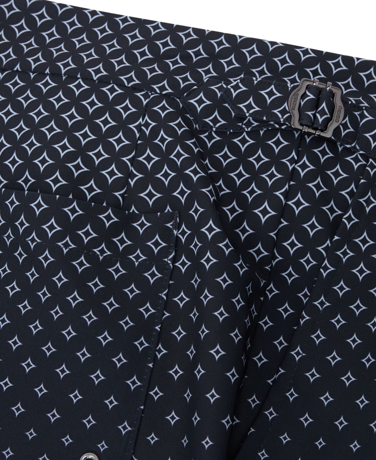 Пляжные шорты Geometric-Print для мужчин — REISS, цвет: Тёмно-синий — фото 2