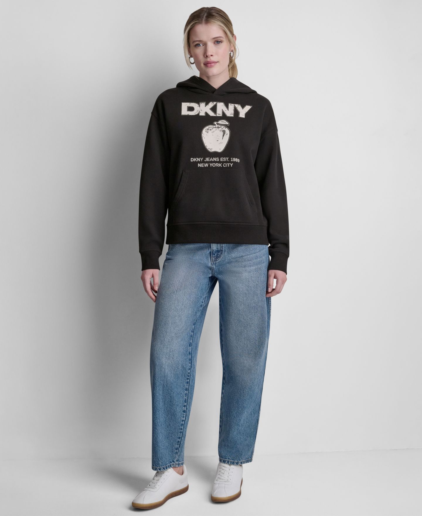 Женское худи DKNY Jeans Long-Sleeve DKNY Big Apple Rhinestone Flocking Logo Hooded, цвет: Чёрный / Сливочный — фото 2