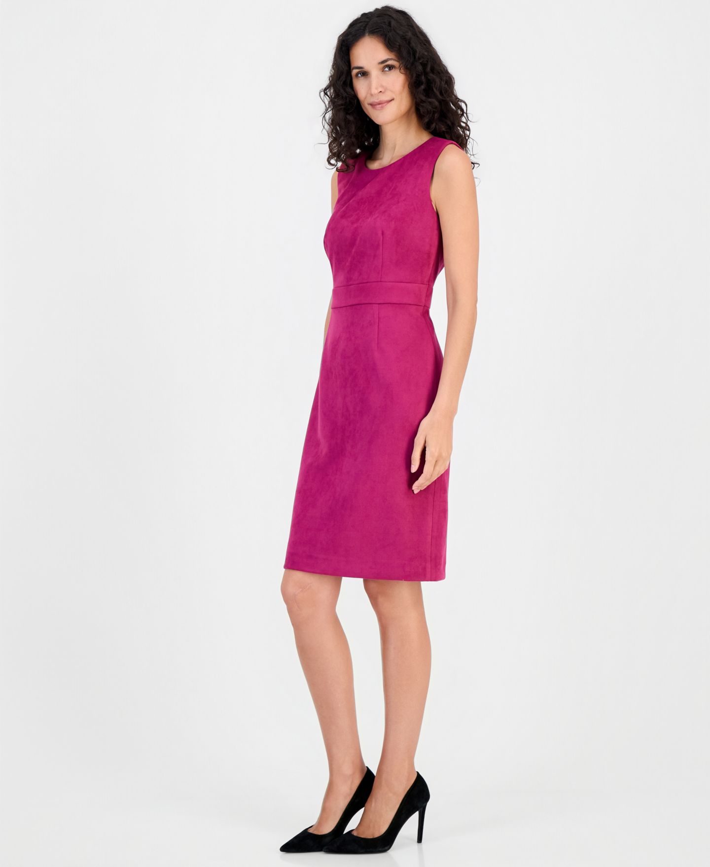 Женское платье Kasper Crewneck Faux Suede Sleeveless Sheath, цвет: Cerise — фото 3