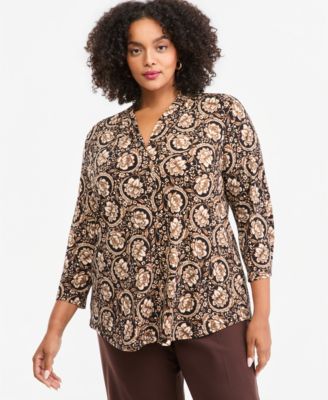 Plus Size V-Neck 3/4-Sleeve Top
