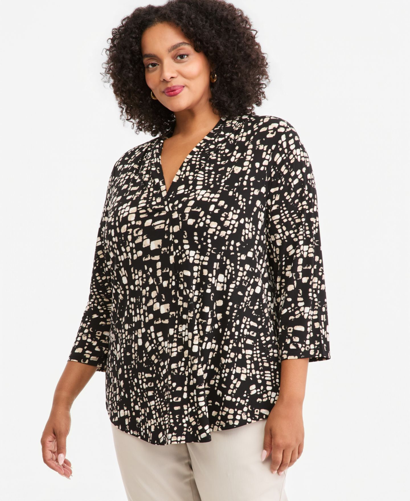 Женский топ JM Collection Plus Size Printed 3/4 Sleeve V-Neck Knit, цвет: Глубокий чёрный — фото 1