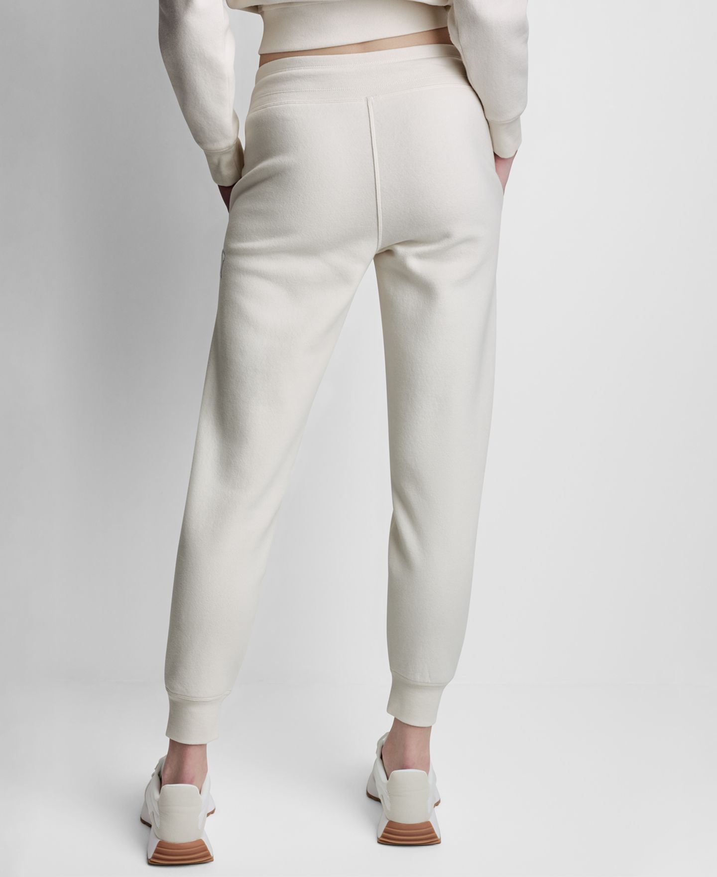 Женские брюки DKNY Sport Varsity Logo Jogger, цвет: Сливочный — фото 5