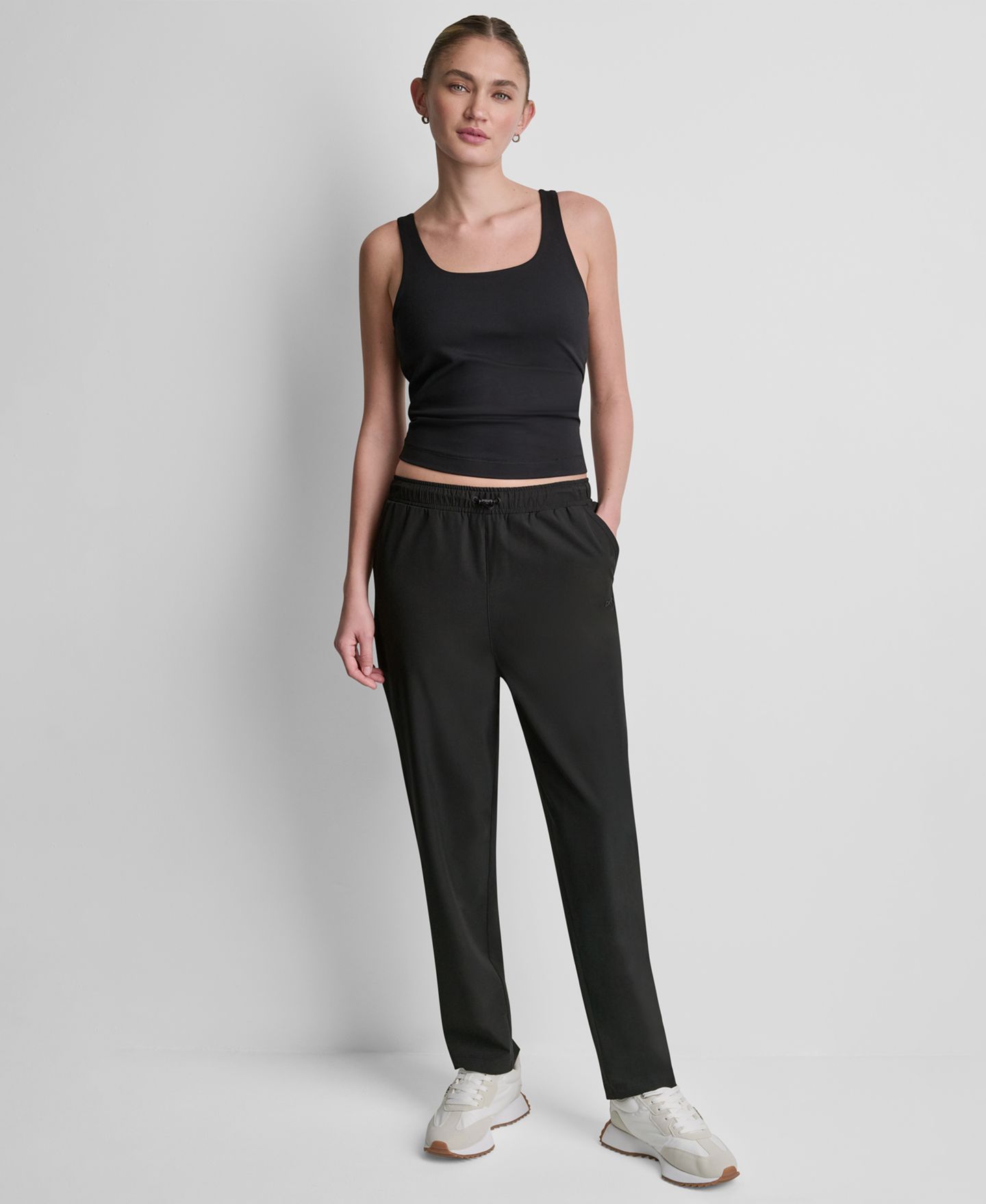 Женские брюки DKNY Sport High-Rise Tapered Straight-Leg, цвет: Чёрный — фото 2