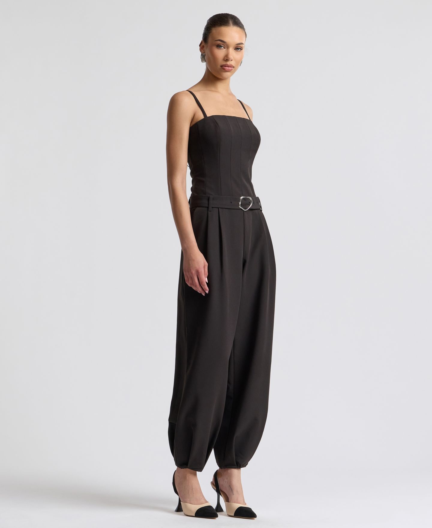 Женский комбинезон Avec Les Filles Square Neck Belted Jumpsuit, цвет: Чёрный — фото 3