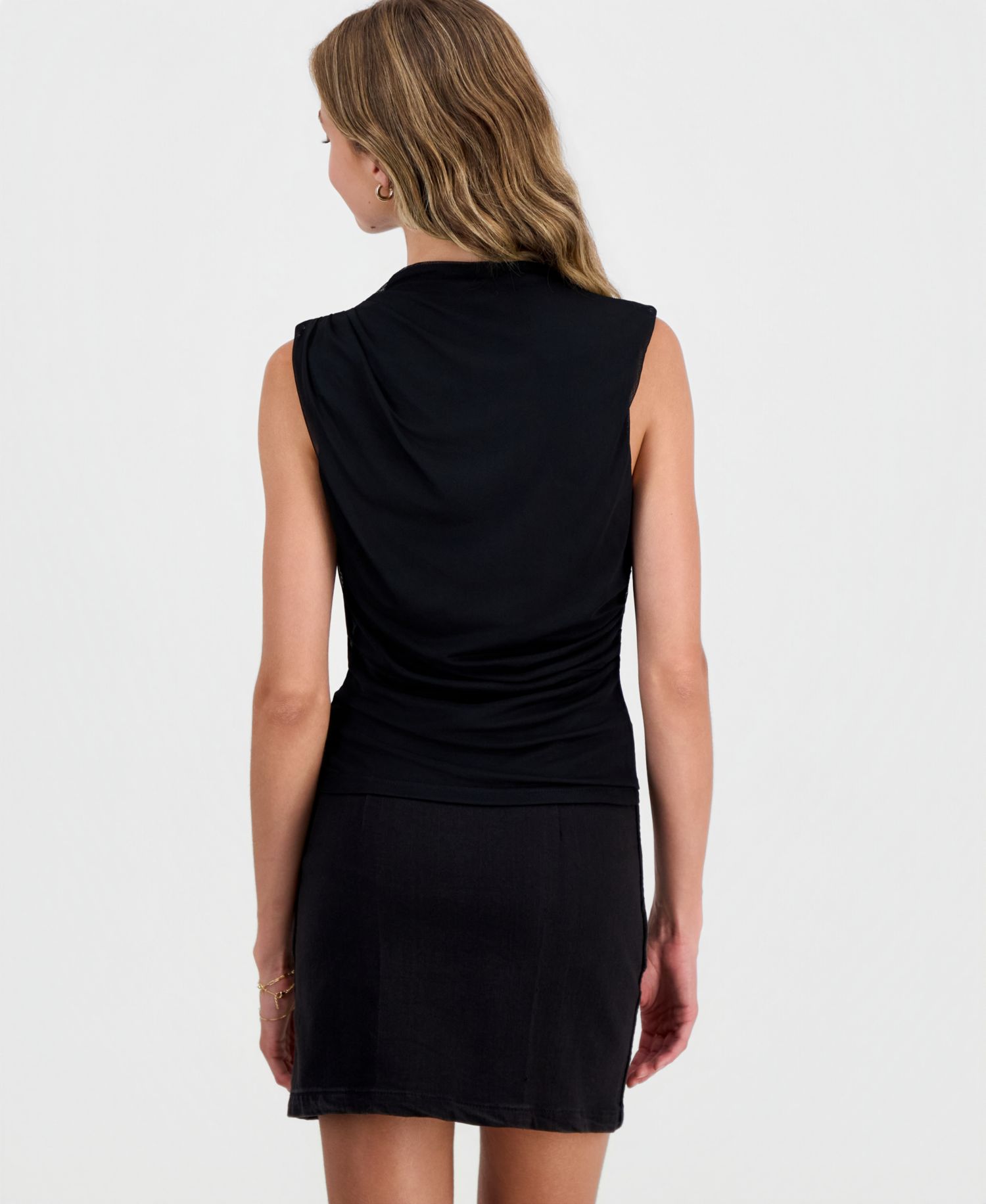 Juniors' Printed Funnel Neck Ruched Sleeveless Top