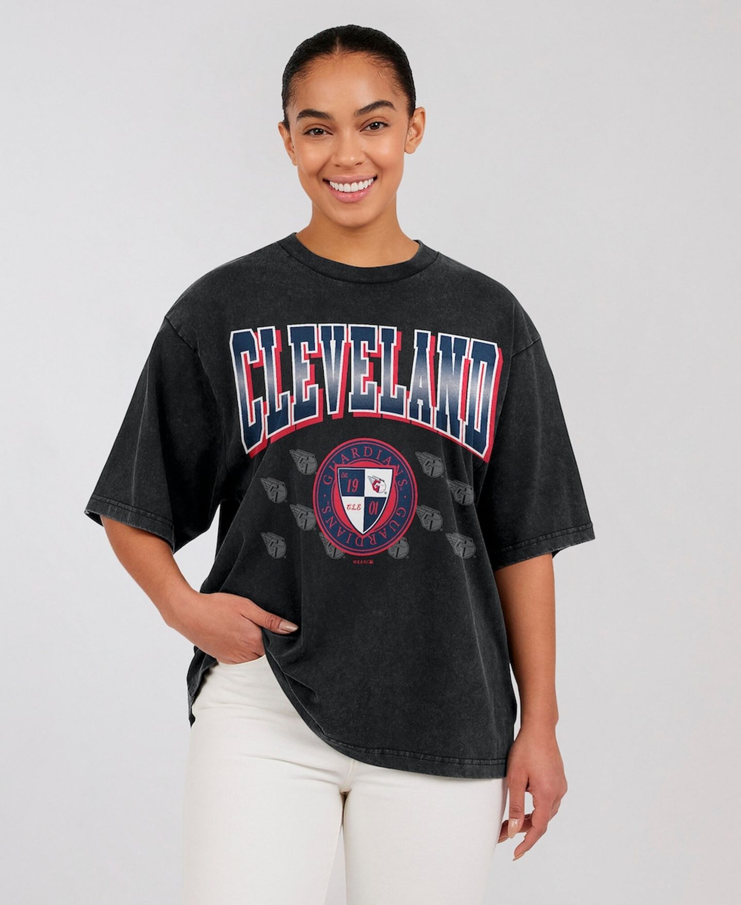 Женская футболка WEAR by Erin Andrews Black Cleveland Guardians Oversized Boyfriend — фото 1