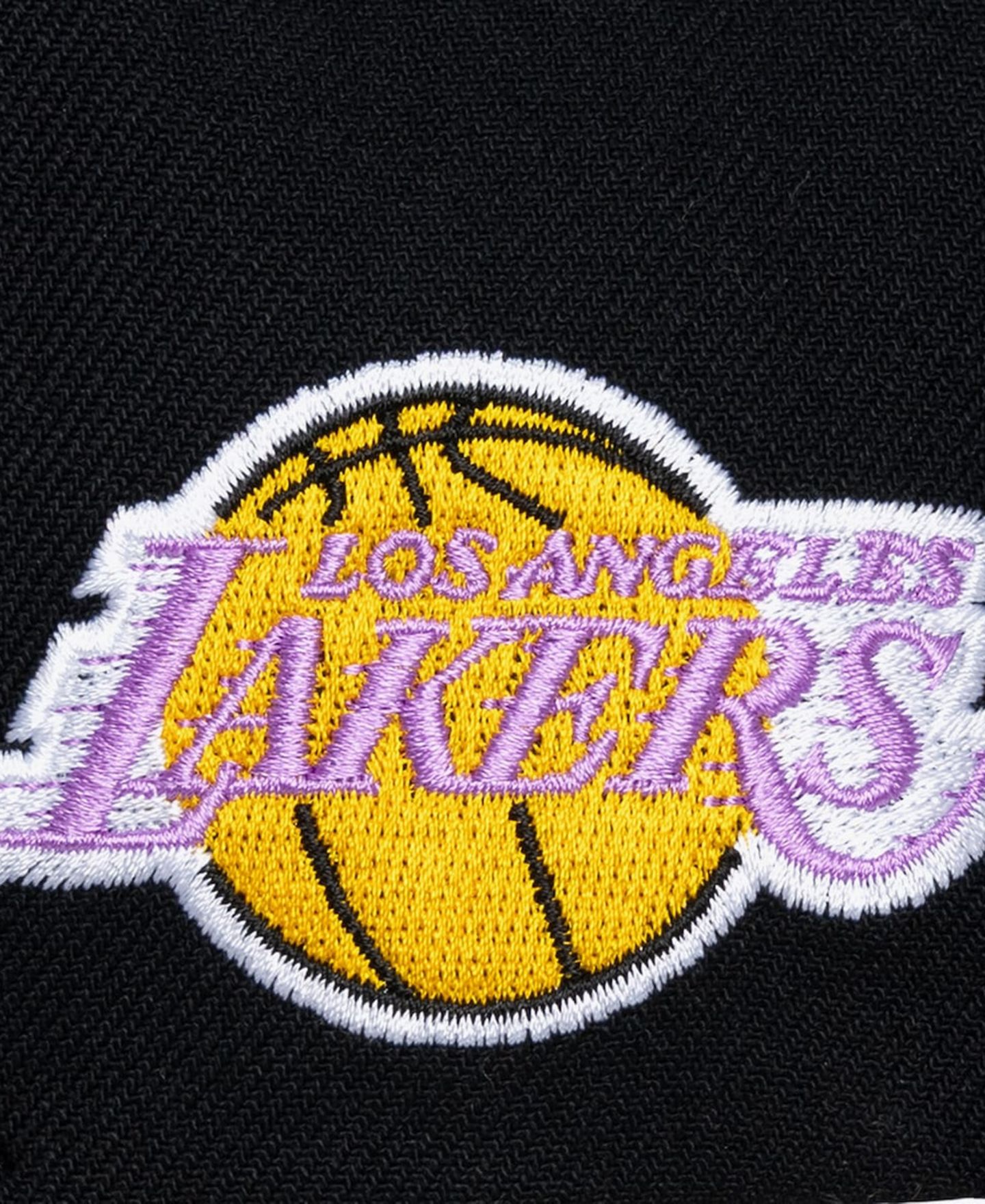 Мужская кепка Mitchell & Ness Black Los Angeles Lakers Hardwood Classics Old School Stacked Text Snapback Hat — фото 2