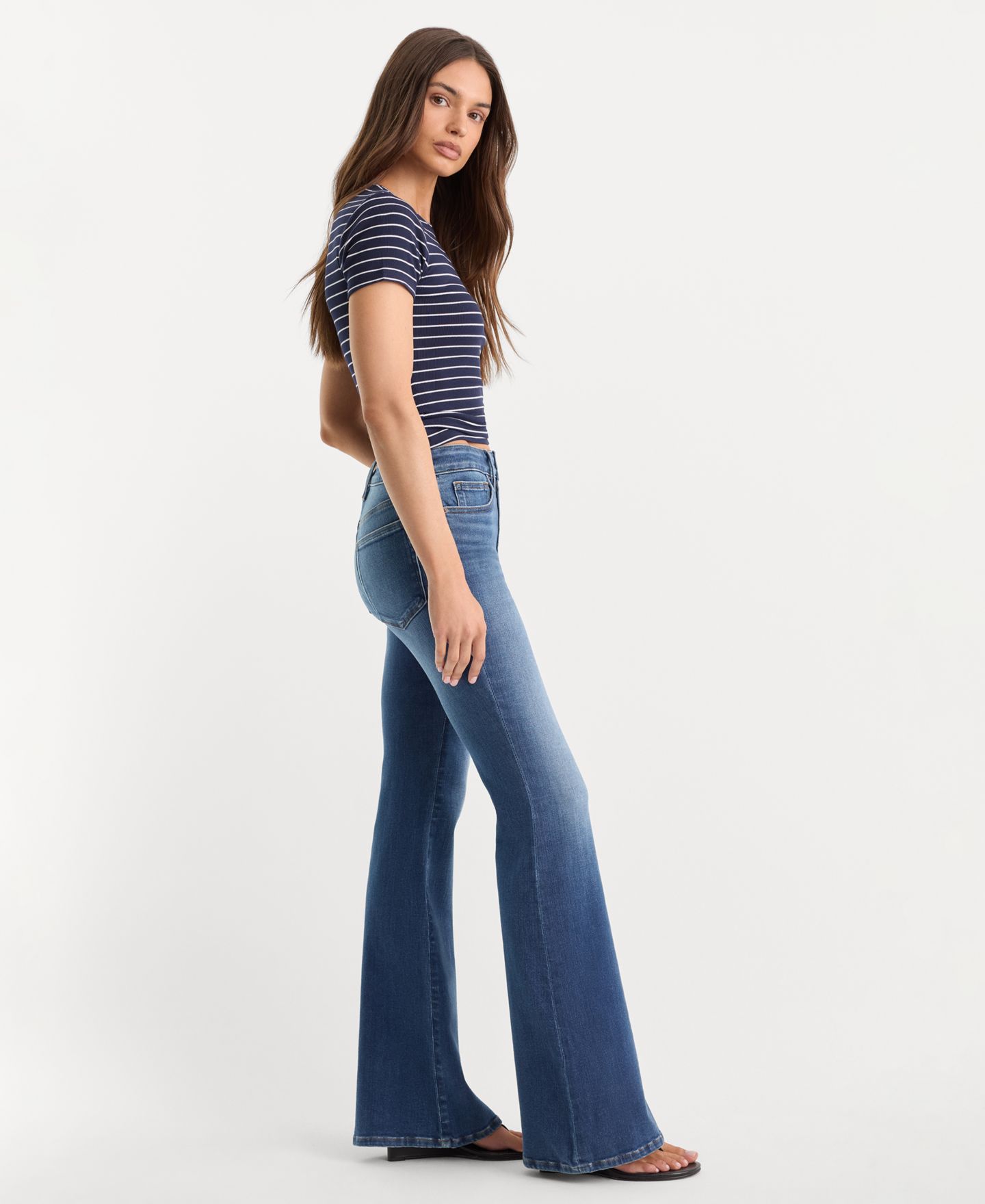 Женские расклёшенные джинсы Good American Soft Tech Good Legs, цвет: Индиго — фото 3