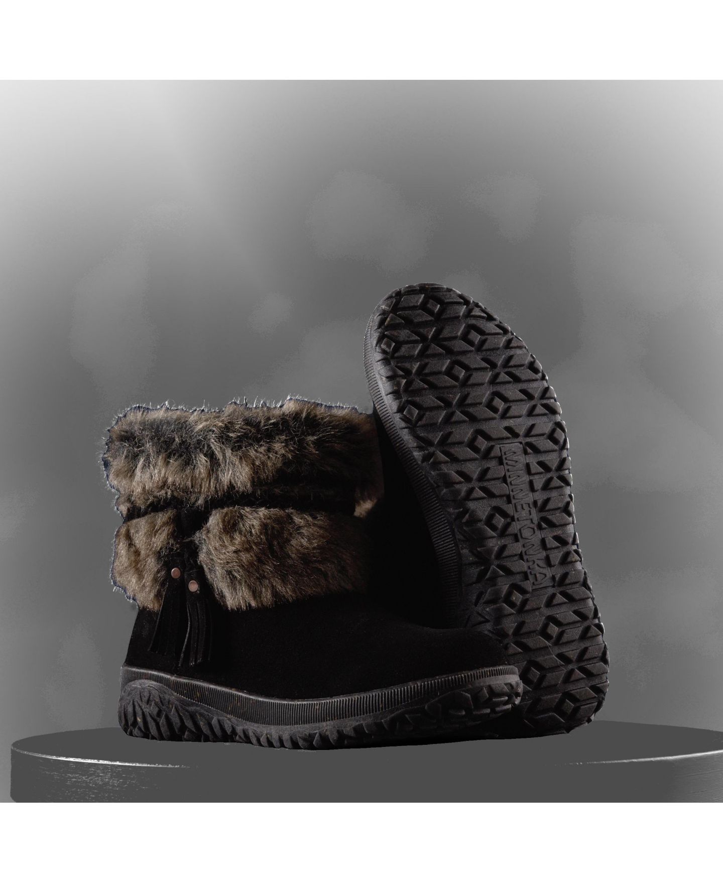 Женские замшевые зимние ботинки Minnetonka Everett 2 с искусственным мехом, цвет: Чёрный — фото 3