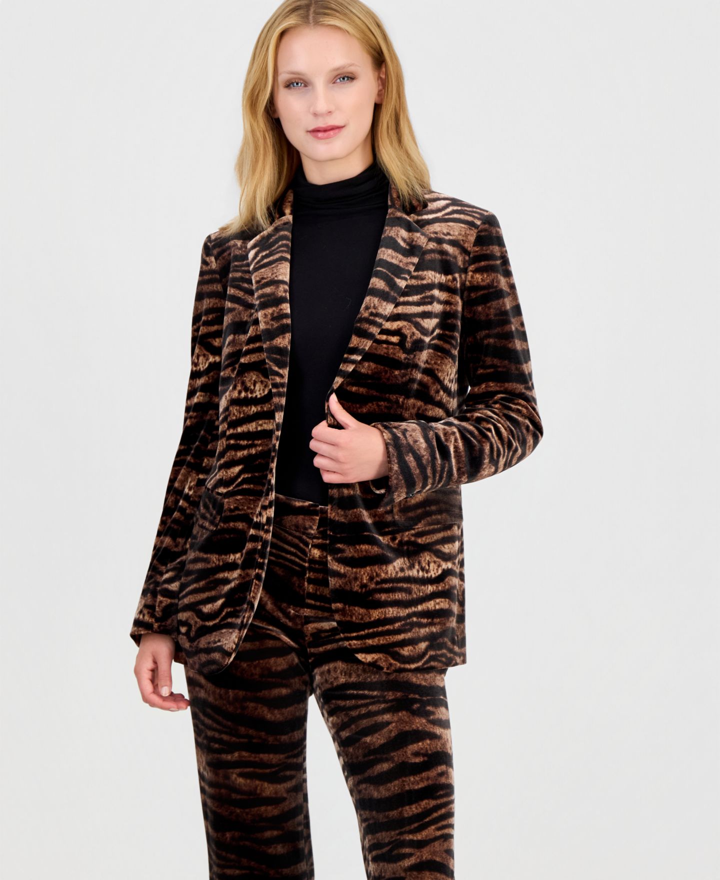 Женский пиджак Anne Klein Velvet Animal-Print Blazer, цвет: Чёрный разноцветный — фото 4