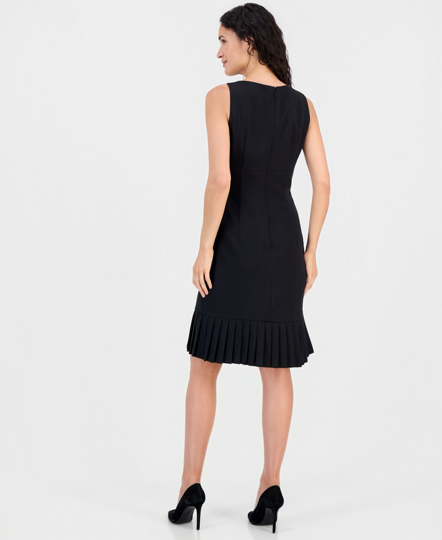 Женские платья Kasper Sheath with Pleat Sleeveless Crewneck, цвет: Чёрный — фото 5