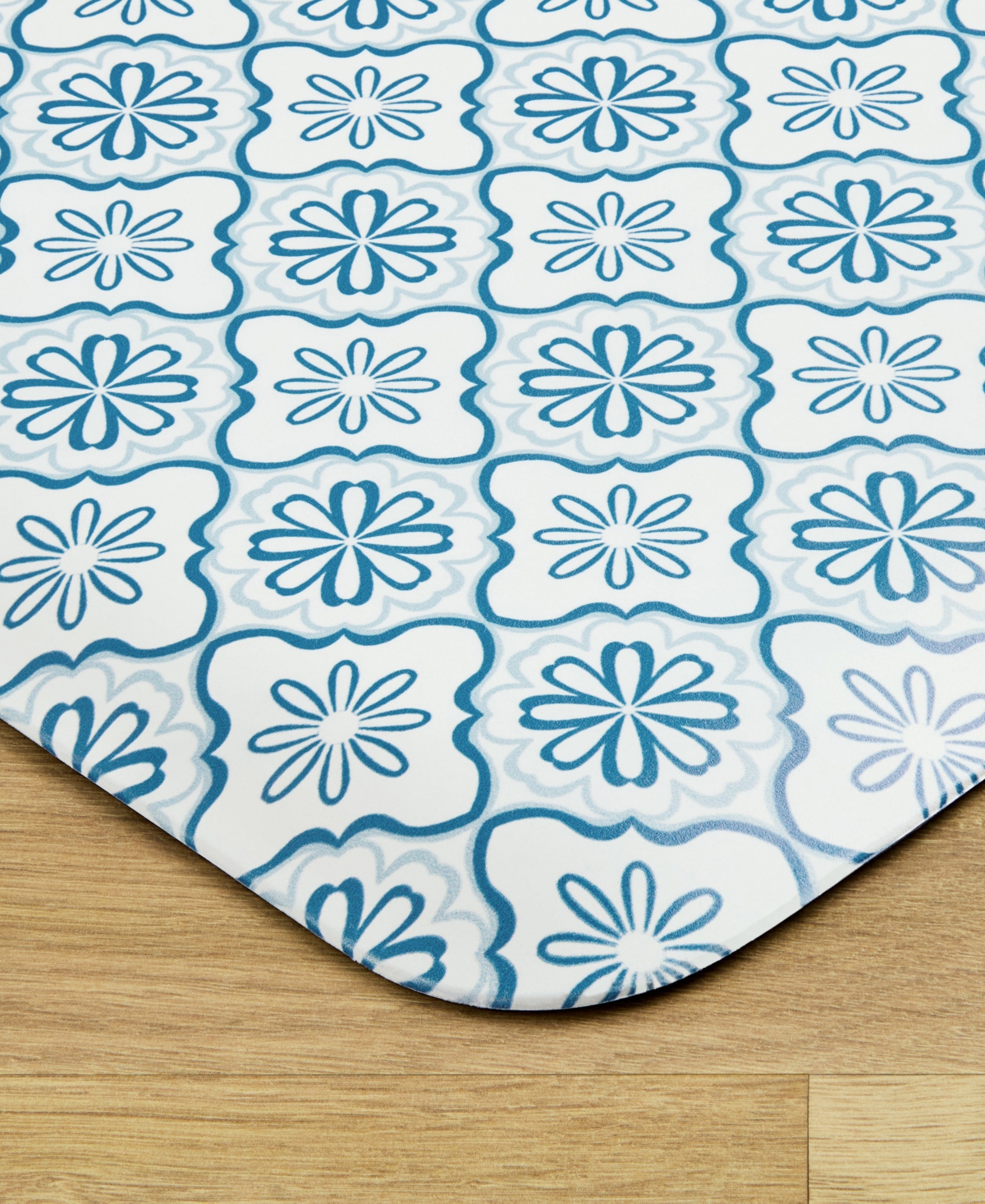 Draper James Allover Geo Floral Bistro Bevel Edge Comfort Kitchen Mat, 39" x 19.69"