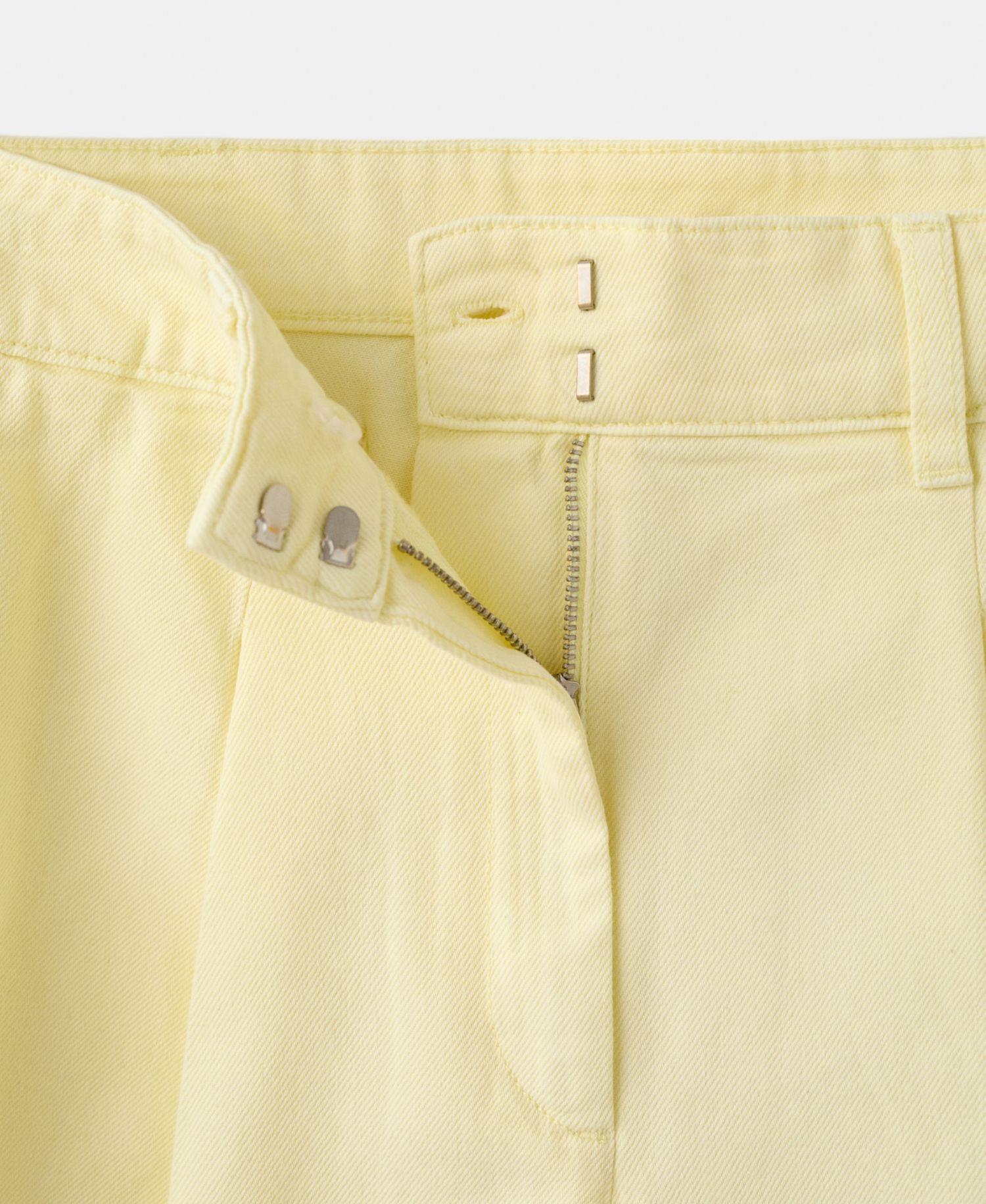 Women's Buckle Detail Straight Bermuda Shorts