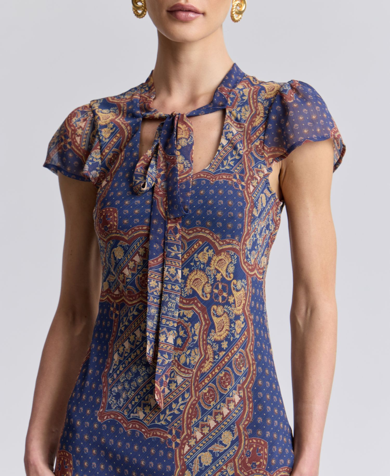 Women's Scoop Neck Tie Detail Godet Maxi Dress