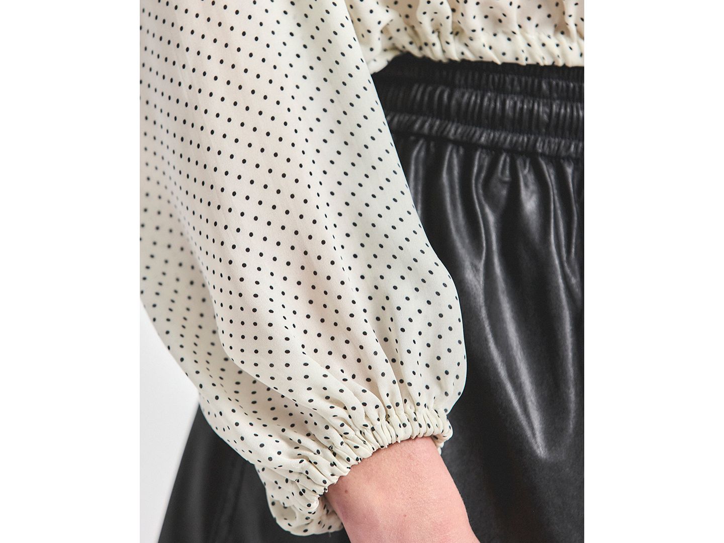 Женская блузка Derek Lam 10 Crosby Emily Baby Dot Print Georgette Tie-Neck, цвет: Зефирный — фото 4
