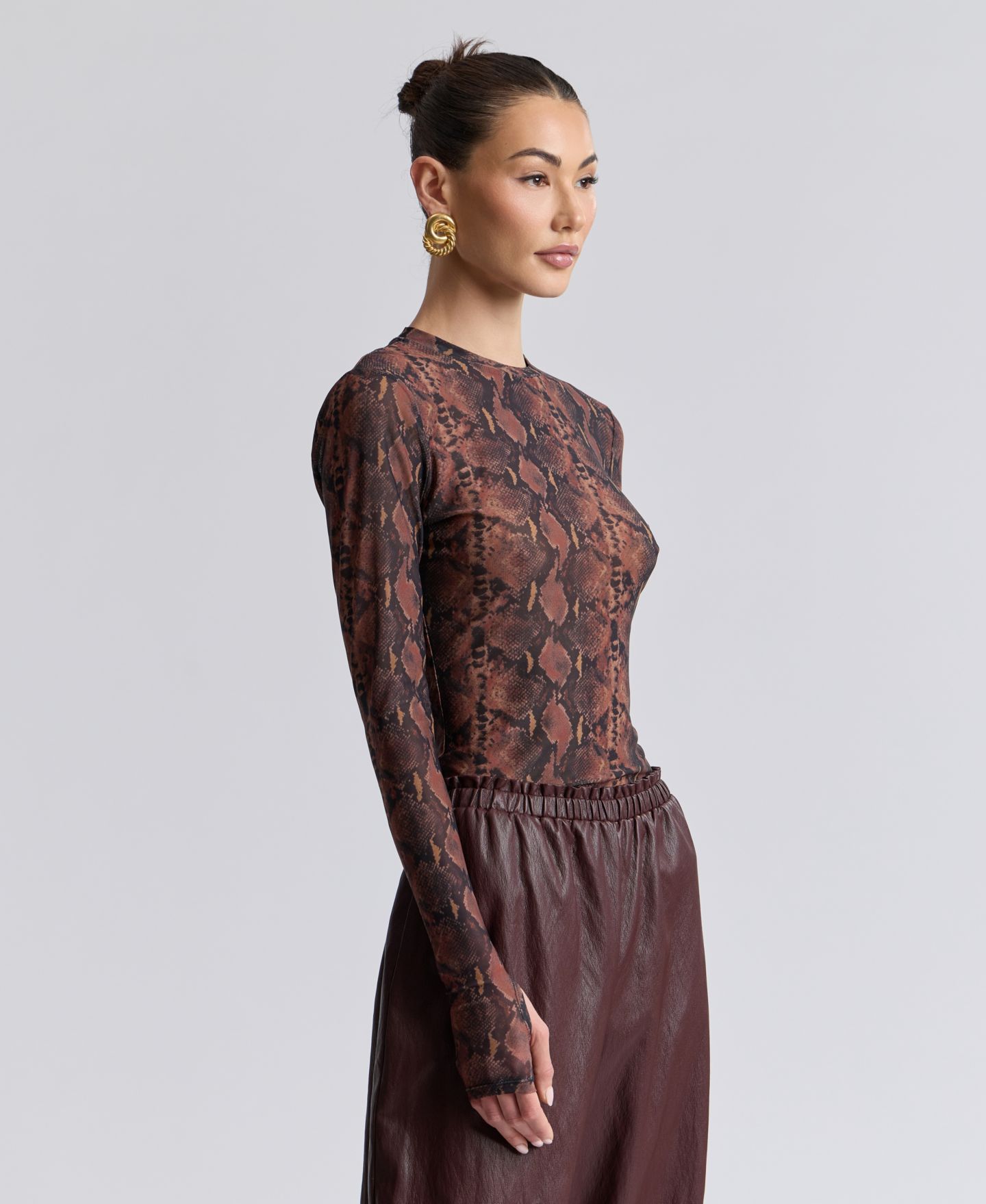 Женский топ Avec Les Filles Printed Long-Sleeve Mesh Top, цвет: Коричневый / Чёрный — фото 4
