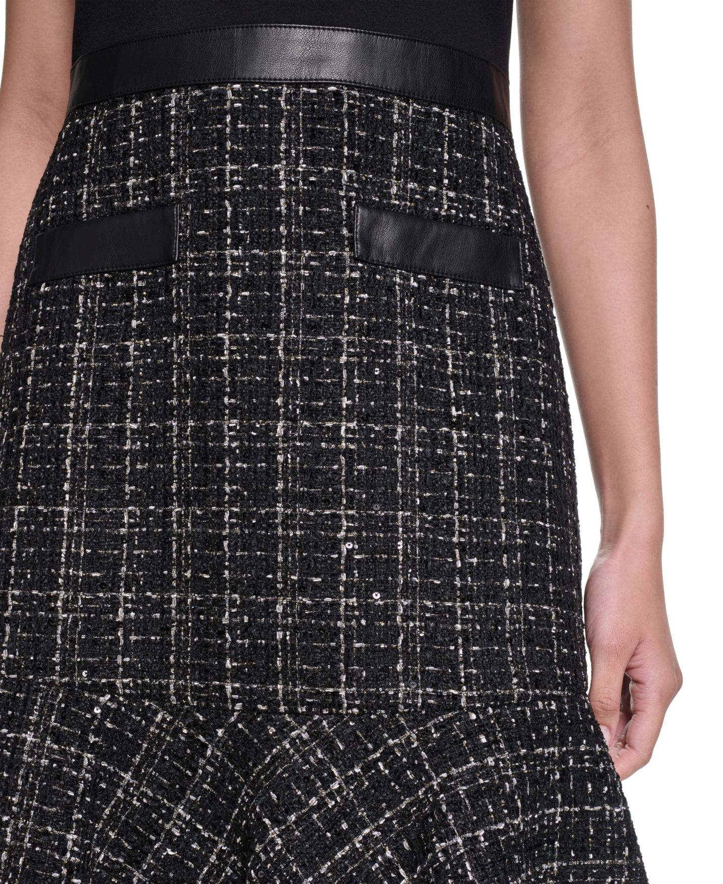 Женское платье KARL LAGERFELD PARIS Crewneck Sleeveless Fit & Flare, цвет: Чёрный / Золотой разноцветный — фото 4