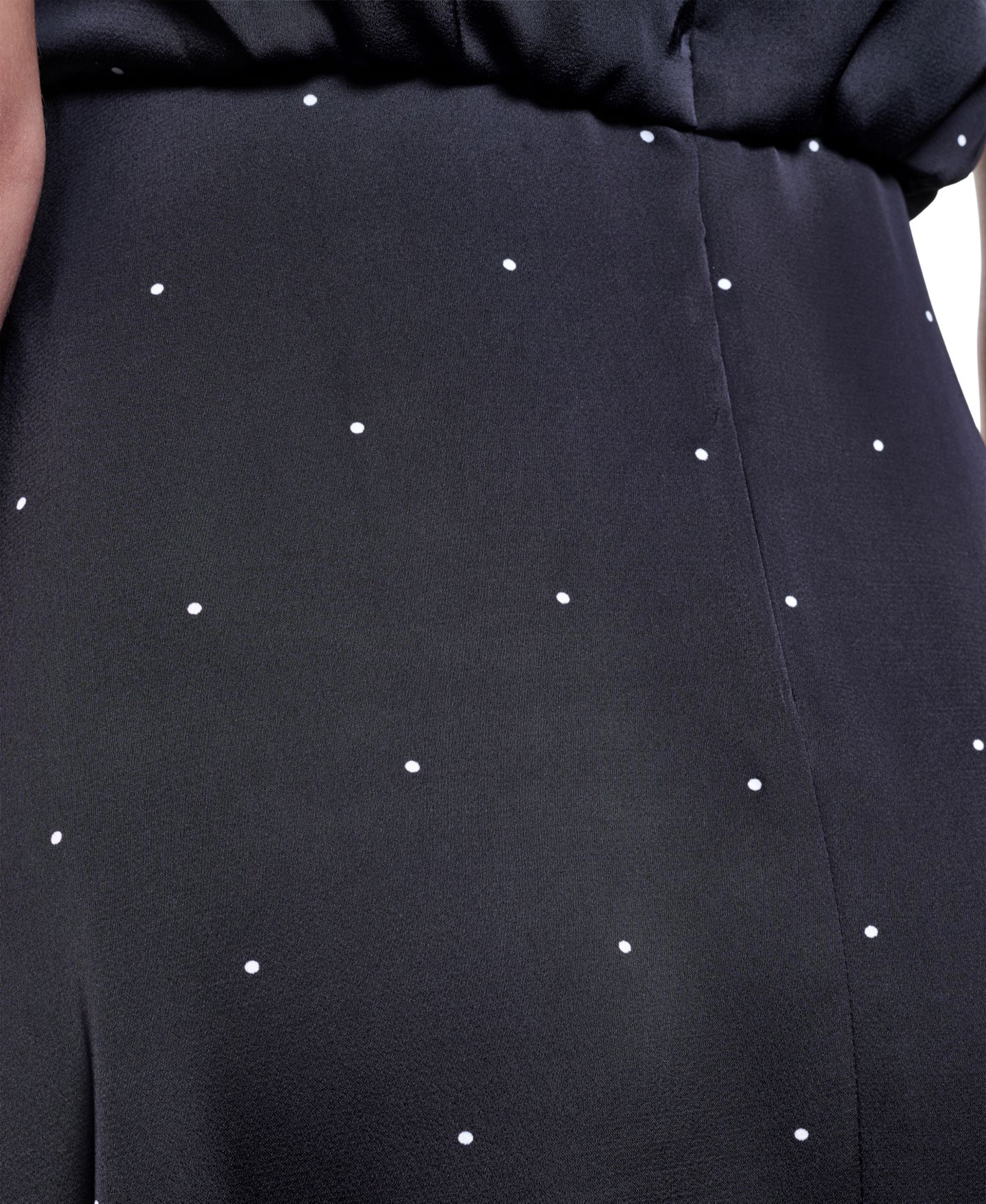Женское платье KARL LAGERFELD PARIS Halter Cowl Neck A-Line Midi, цвет: Чёрный / Мягкий белый — фото 5