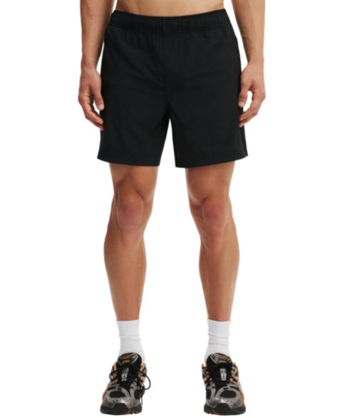 Мужские шорты COTTON ON Easy Active Shorts, 6" Inseam, цвет: Чёрный