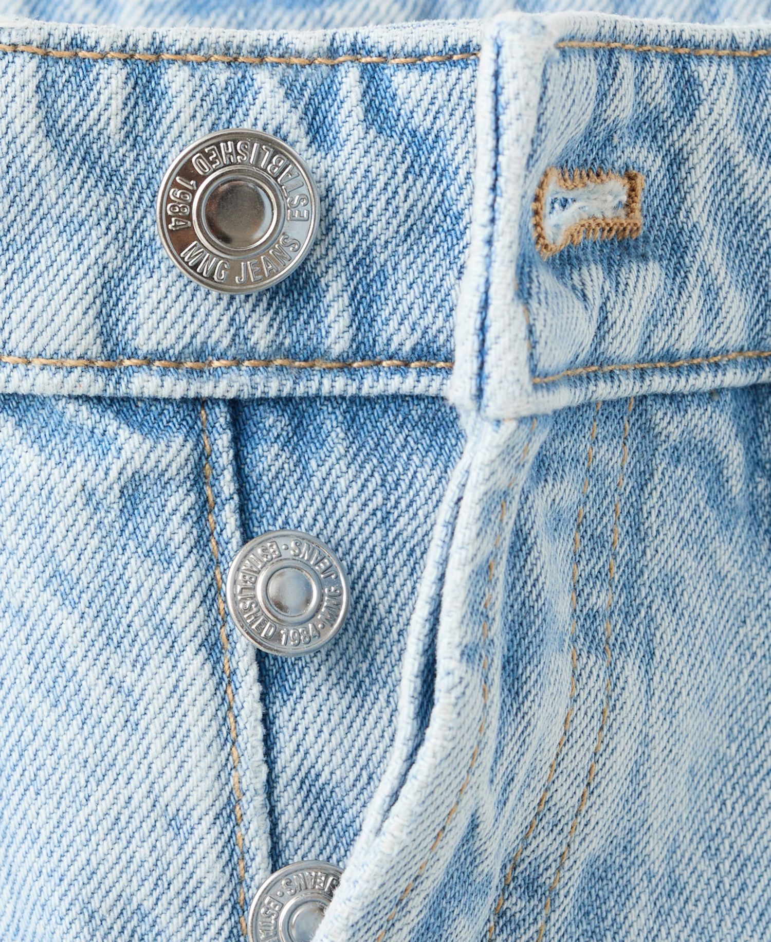 Women's Frayed Hem Denim Shorts