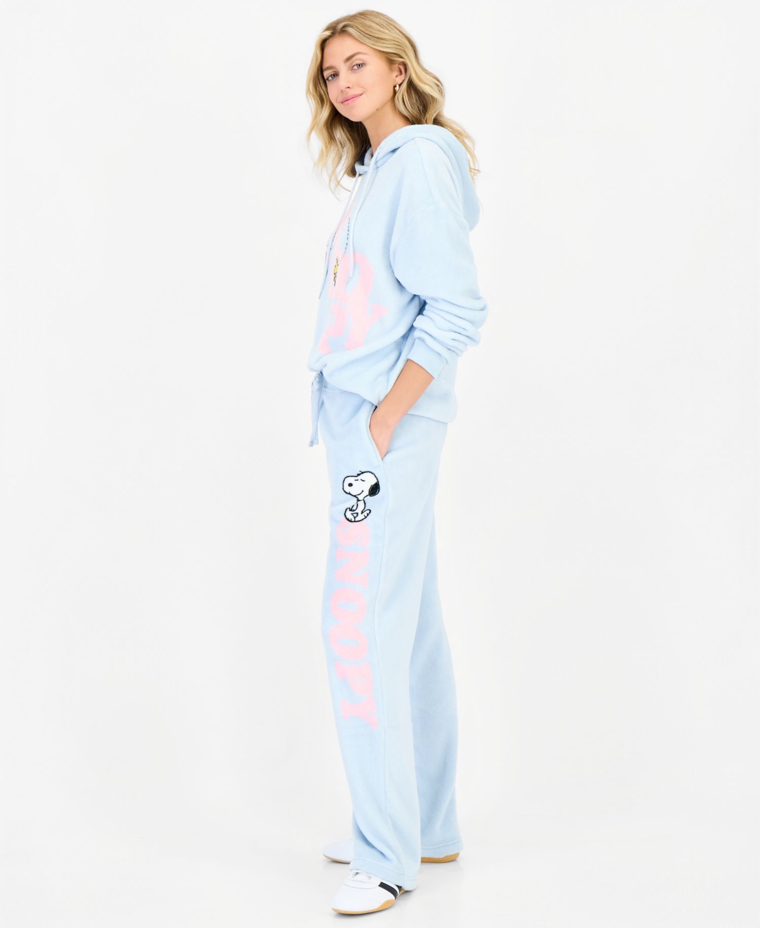 Juniors' Snoopy Woobie Wide-Leg Fleece Pants