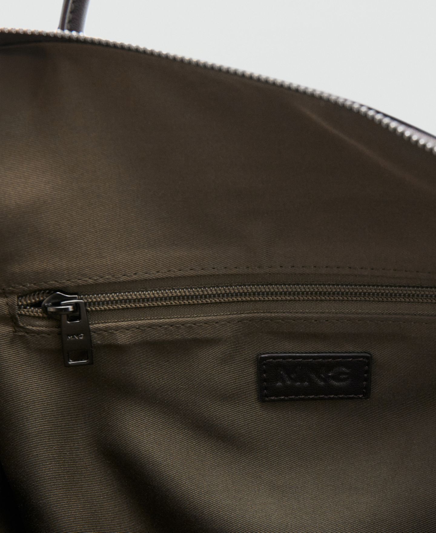 Мужская сумка MANGO Leather Details Bowling, цвет: Хаки — фото 5