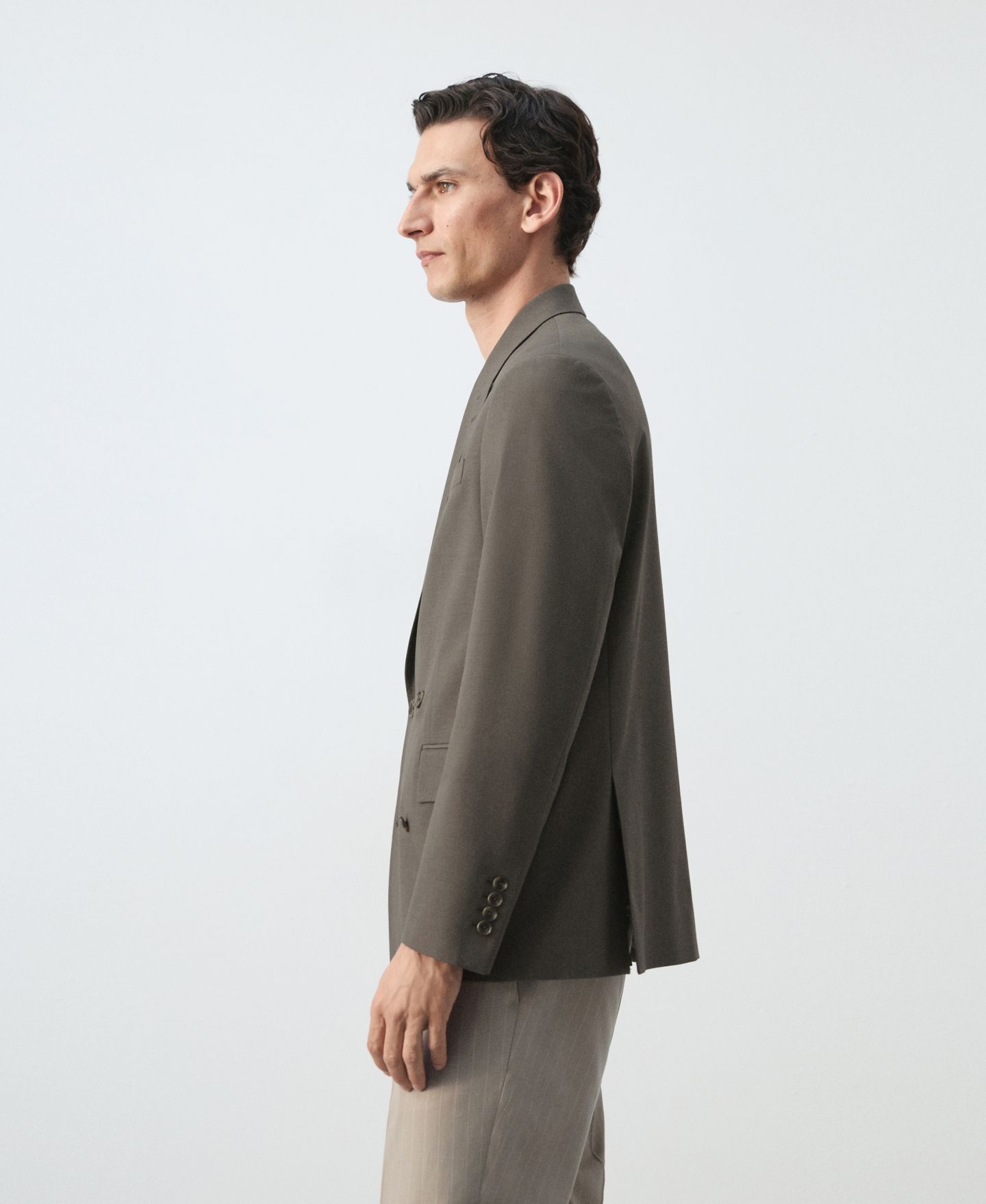 Мужской пиджак MANGO Boston Regular-Fit Double-Breasted Suit Blazer, цвет: Средний коричневый — фото 4