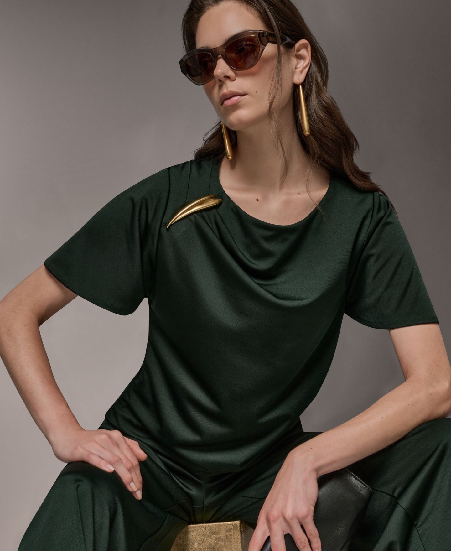 Женский топ Donna Karan New York Ruched Side Short-Sleeve Top, цвет: Чёрный тёмно-зелёный — фото 17