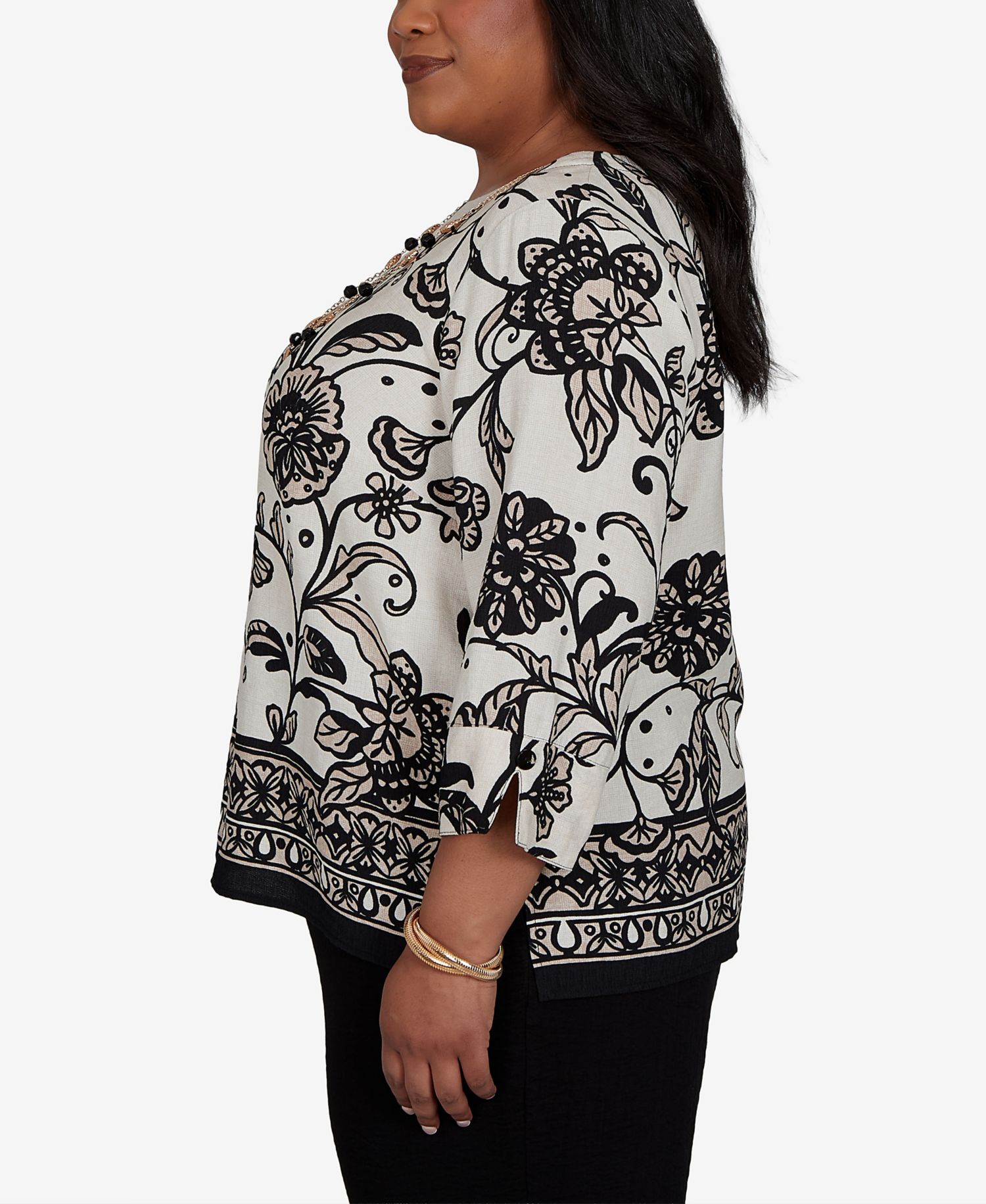 Plus Size 3/4-Sleeve Crewneck Scroll-Border Blouse with Necklace