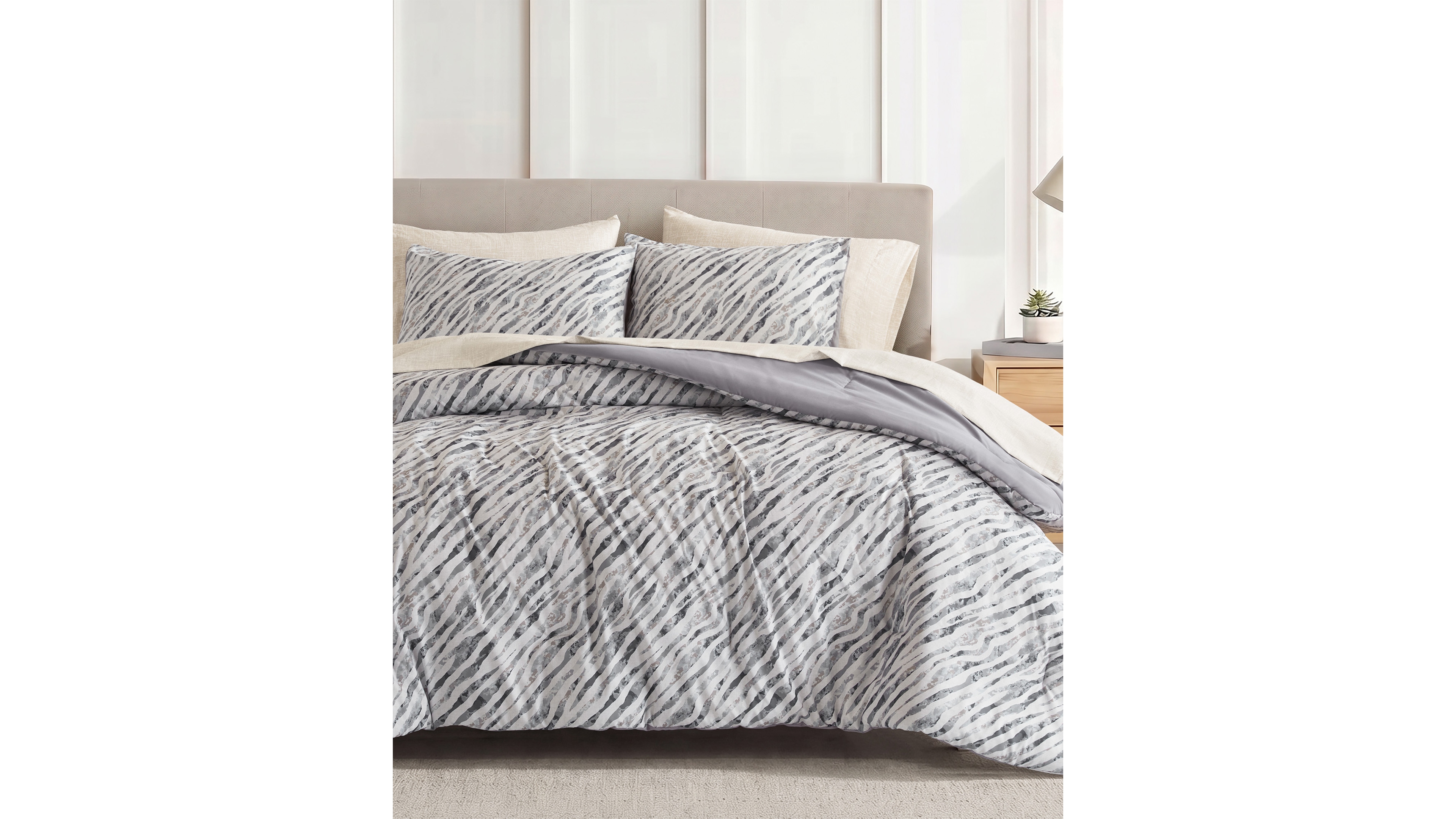 Madison Park Essentials Nixon Contemporary Abstract Stripe 7-Piece Comforter Set with Sheet Set, Queen