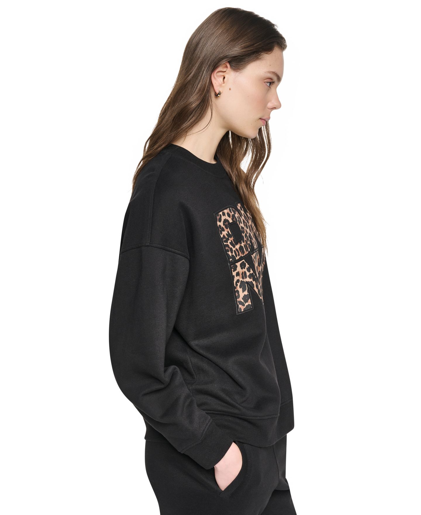 Женский свитшот DKNY Sport Stacked Puff Outline Graphic Crewneck Pullover, цвет: Чёрный — фото 3