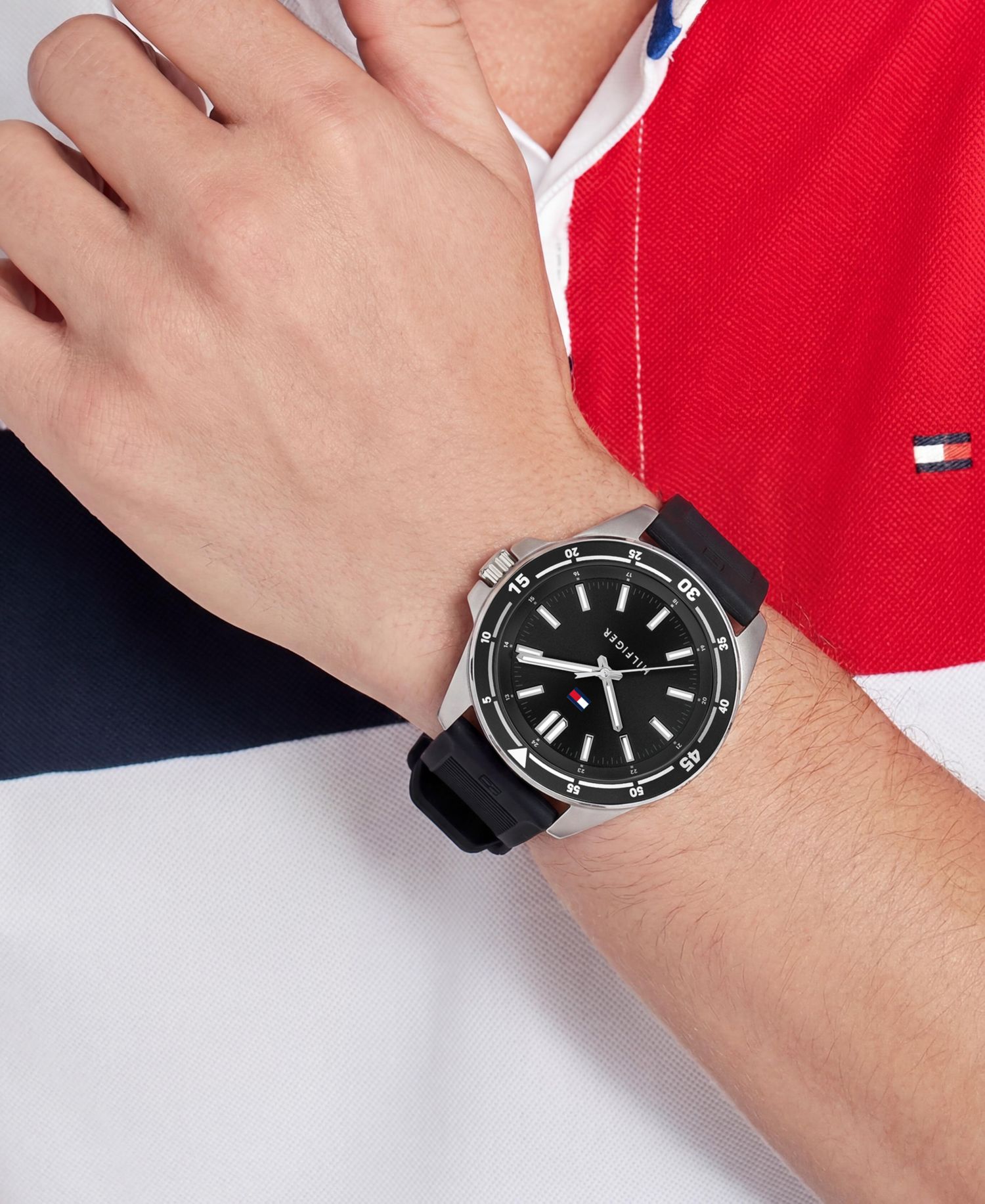 Men's Quartz Black Silicone Strap Watch 42mm